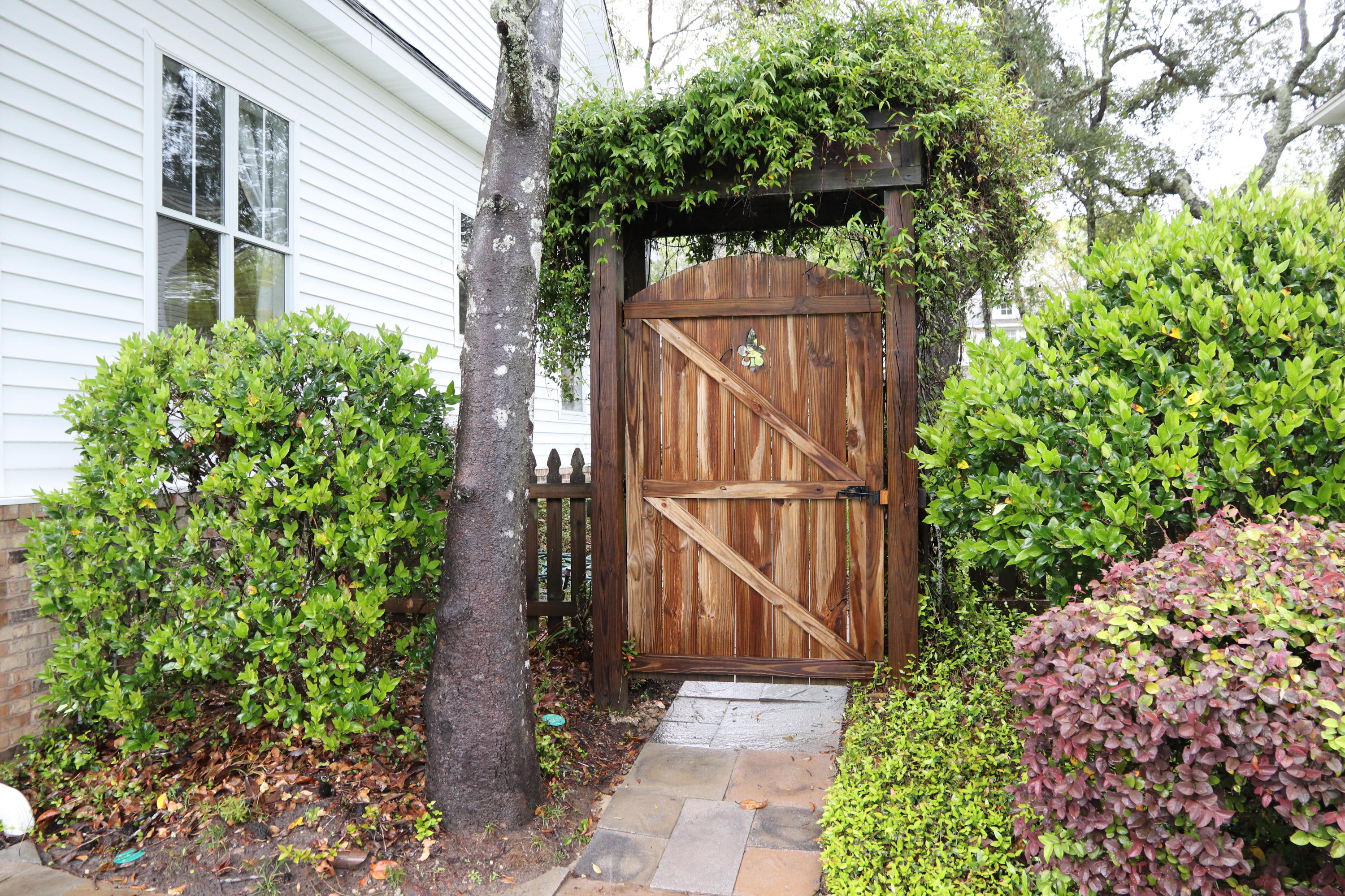 BOLTONS LANDING - Residential