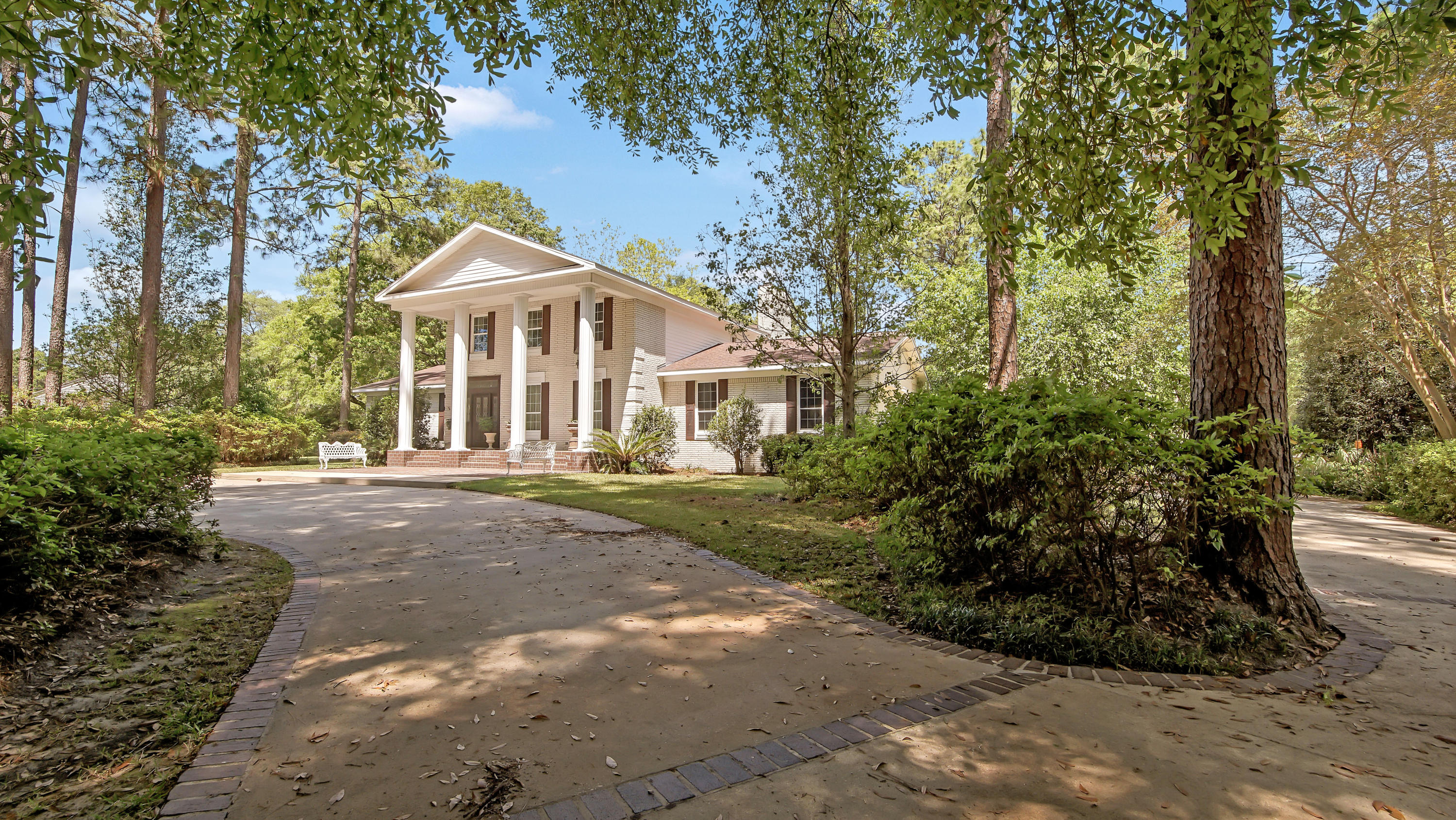 PINE SHORES - Residential