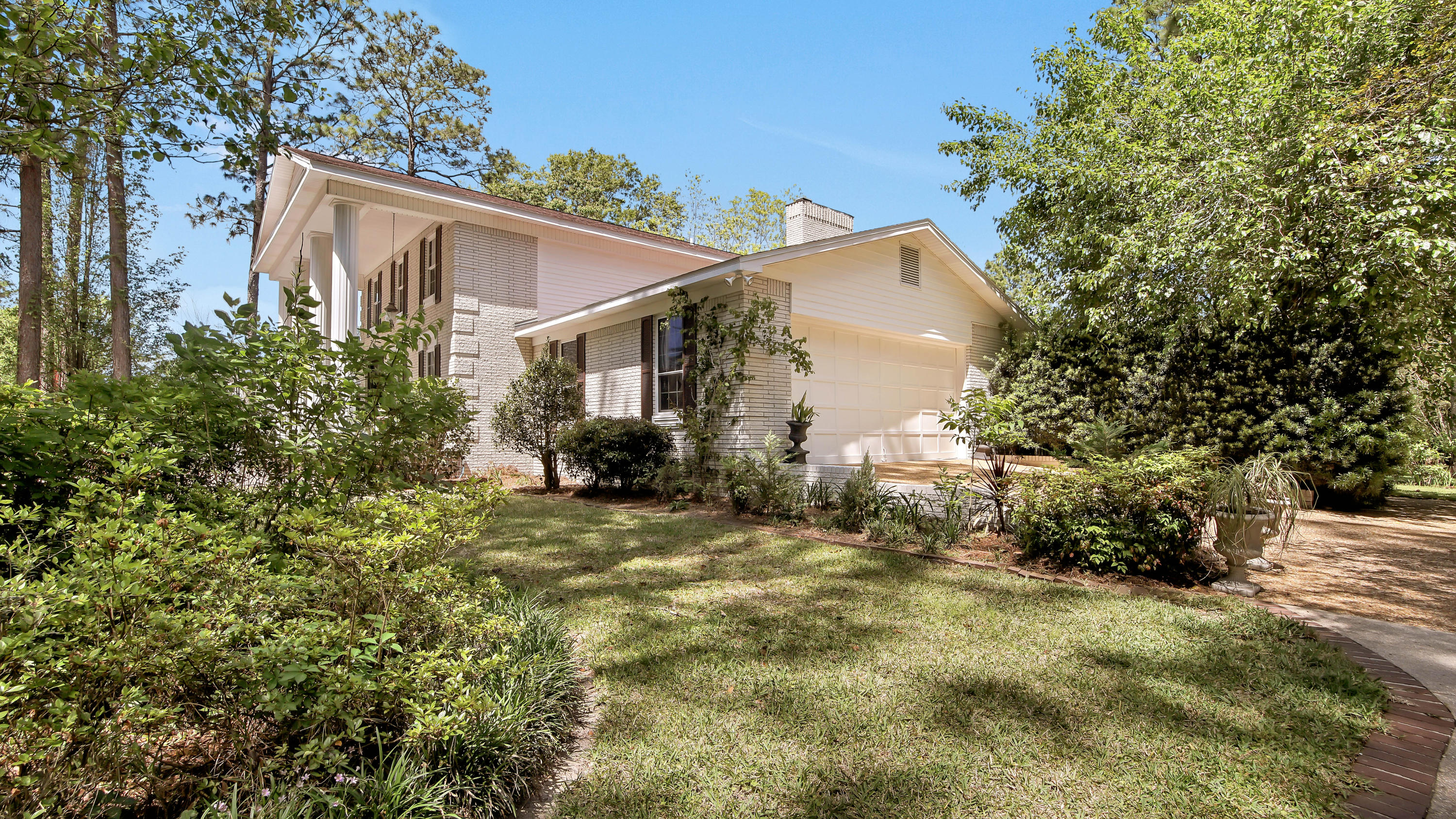 PINE SHORES - Residential