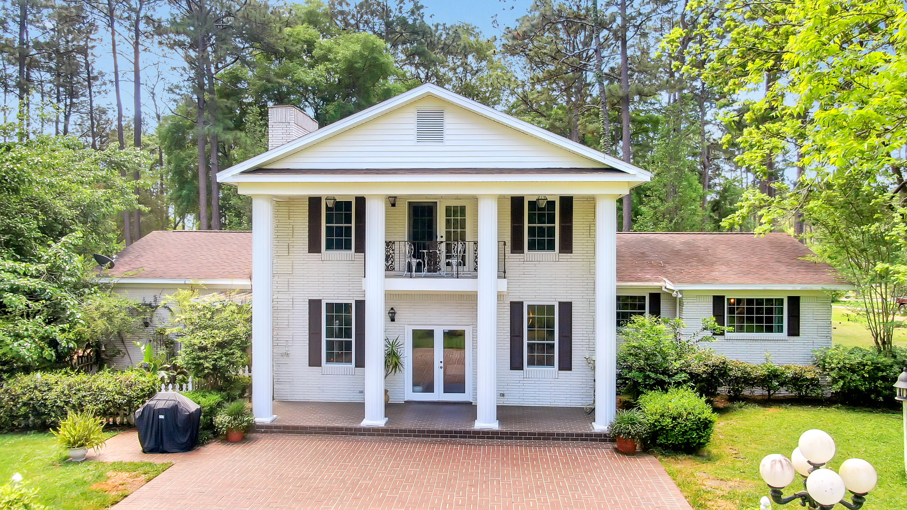 PINE SHORES - Residential