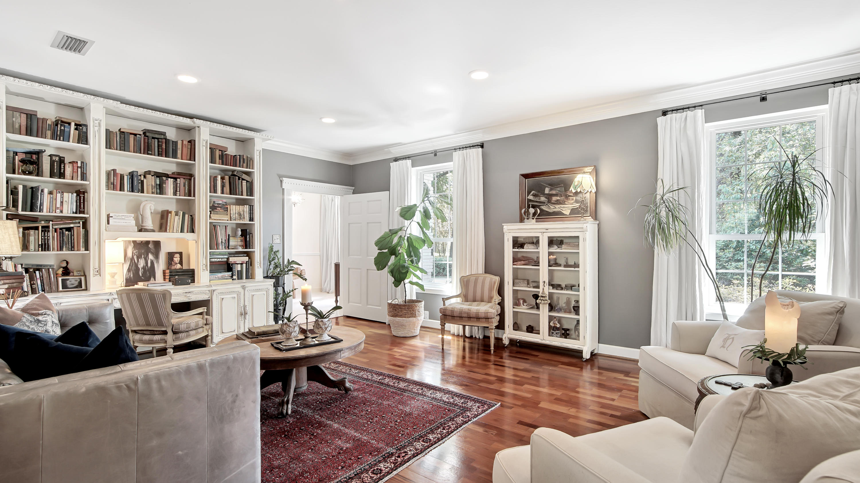 PINE SHORES - Residential