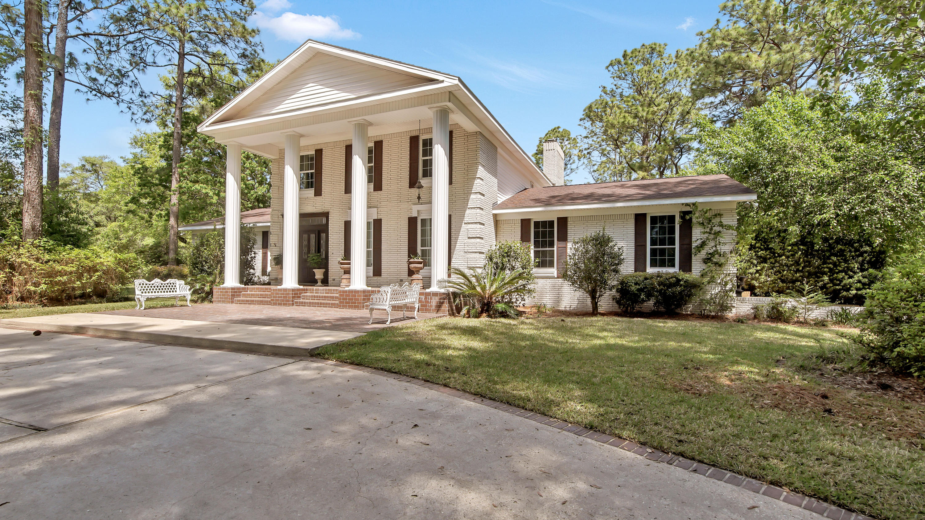 PINE SHORES - Residential