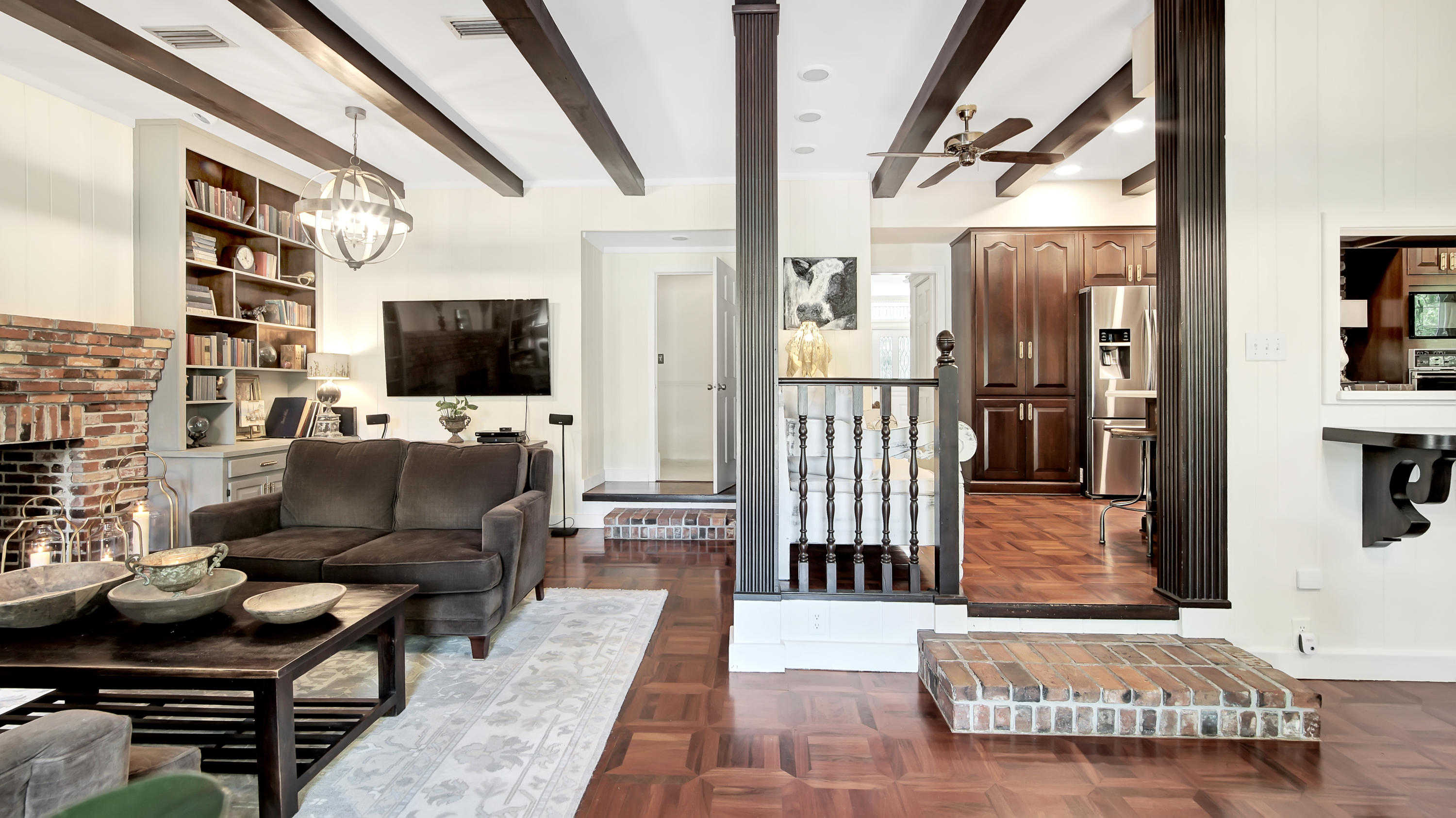 PINE SHORES - Residential