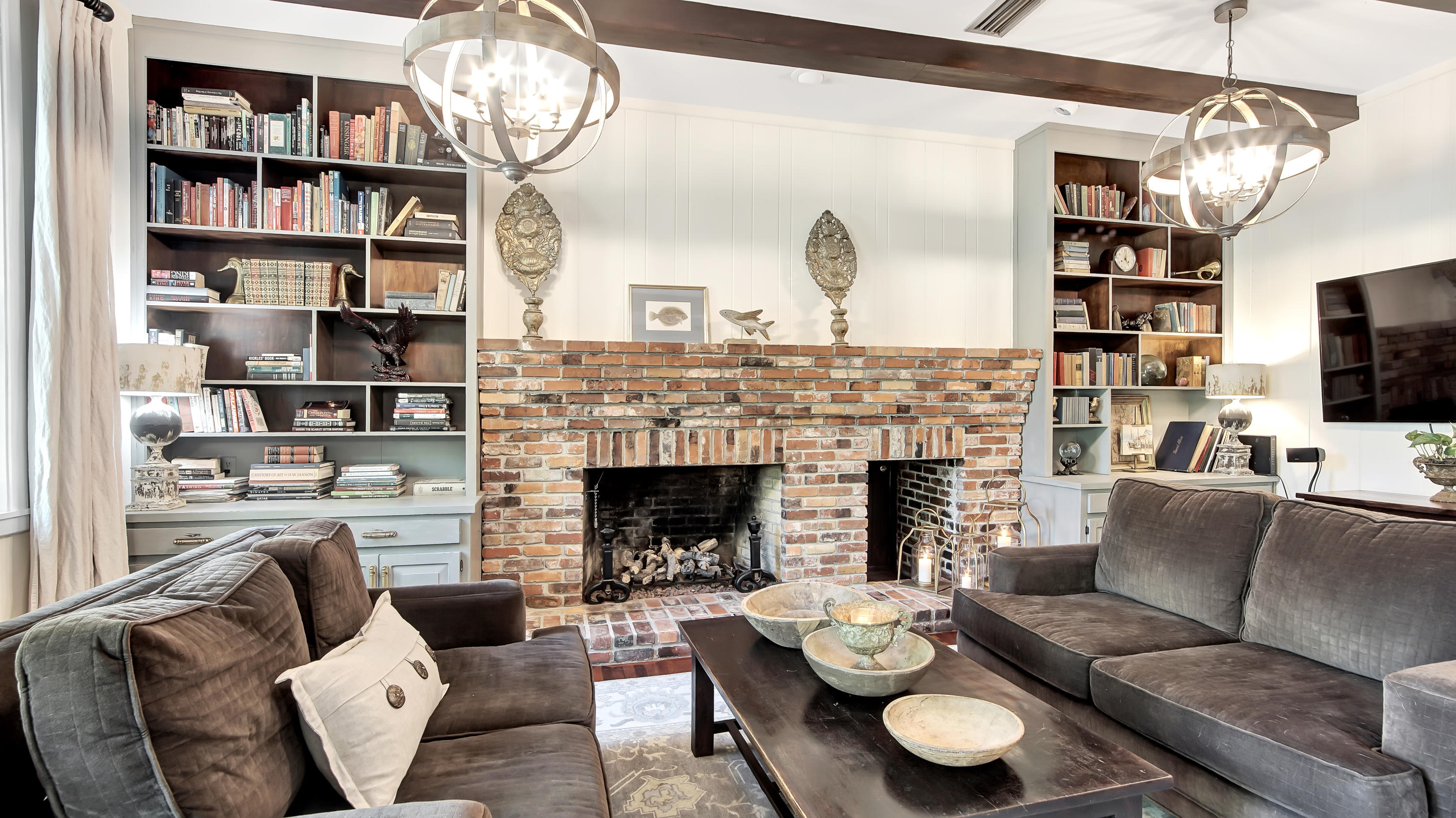 PINE SHORES - Residential
