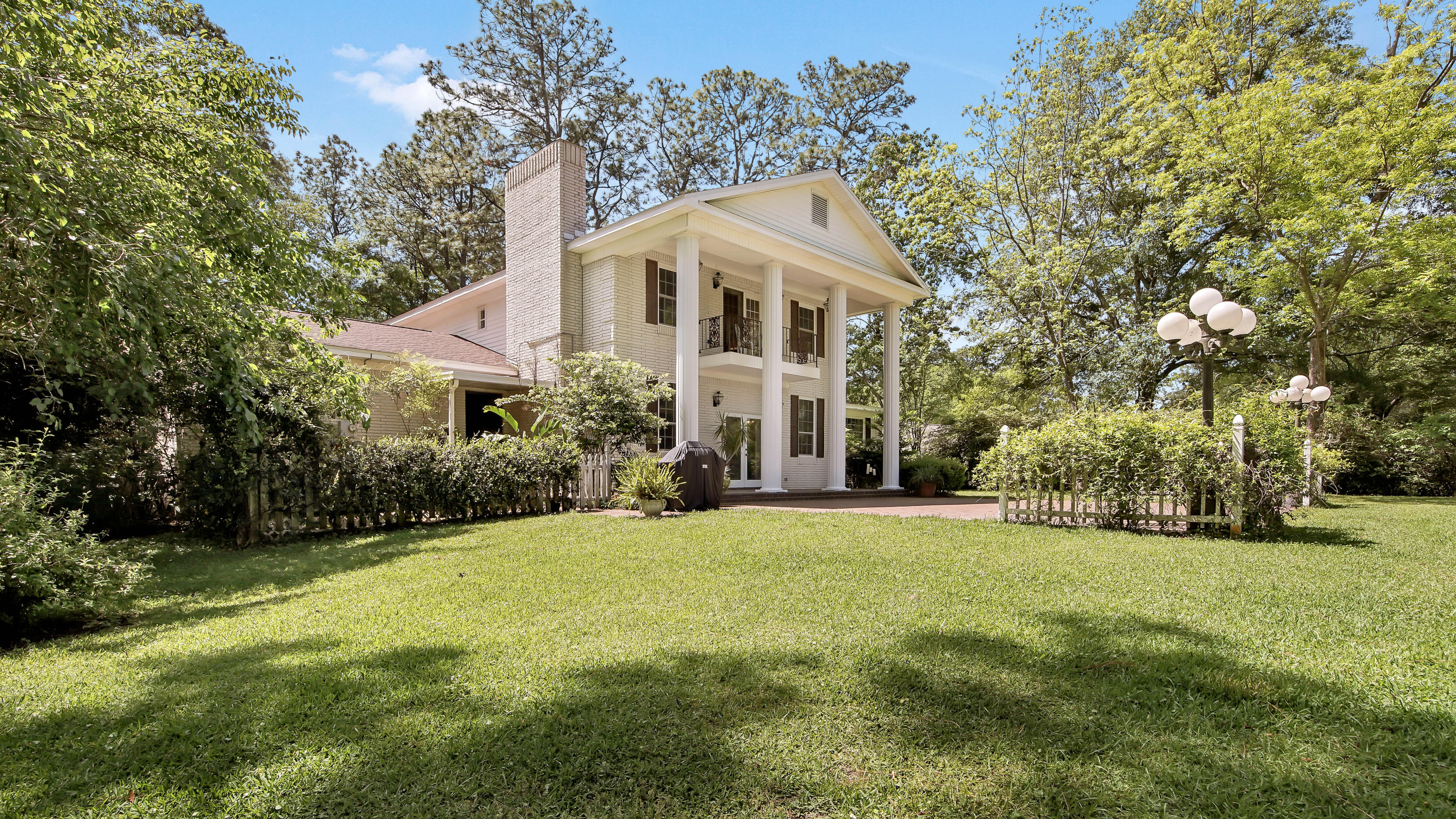 PINE SHORES - Residential