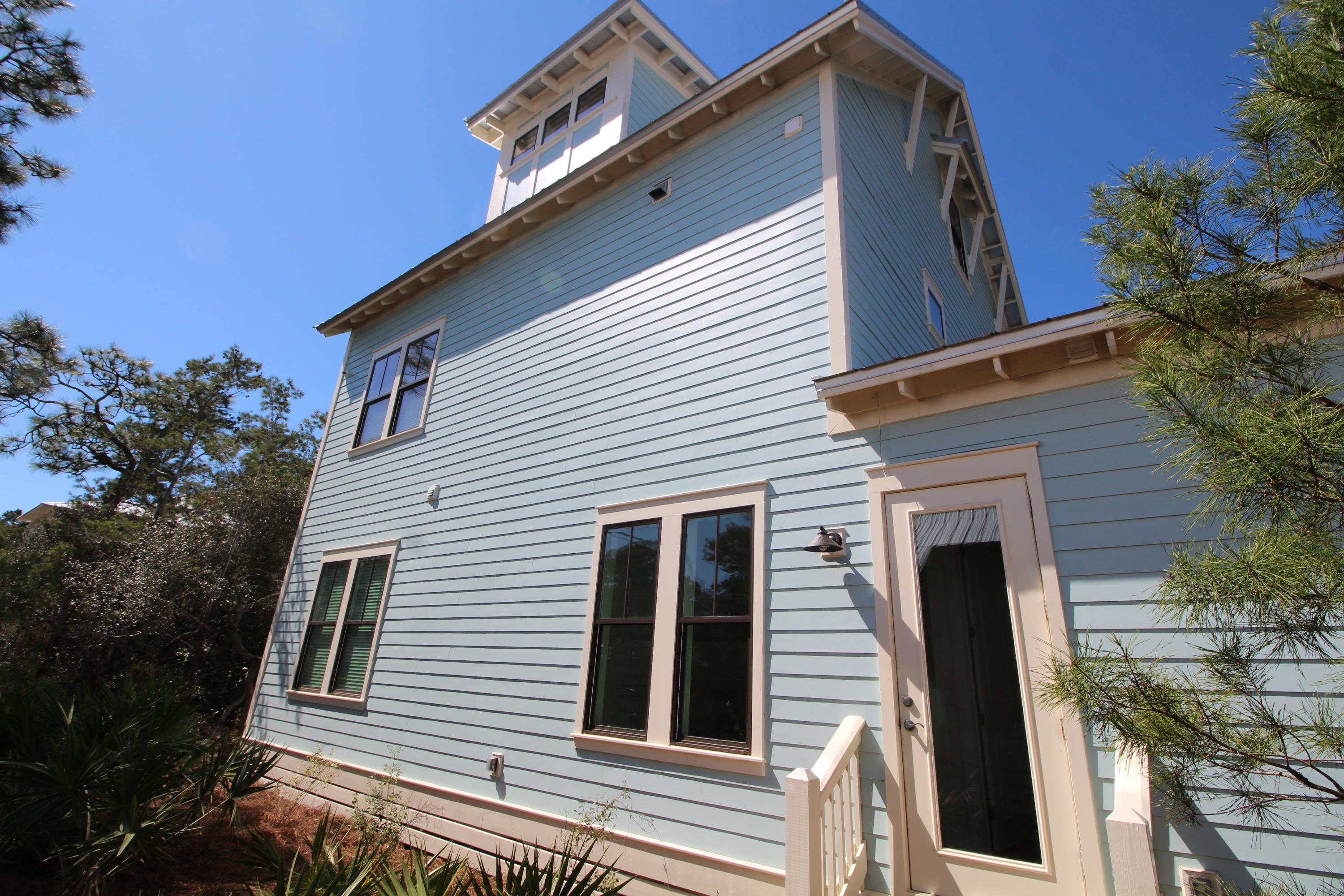 COTTAGES AT EASTERN LAKE - Residential