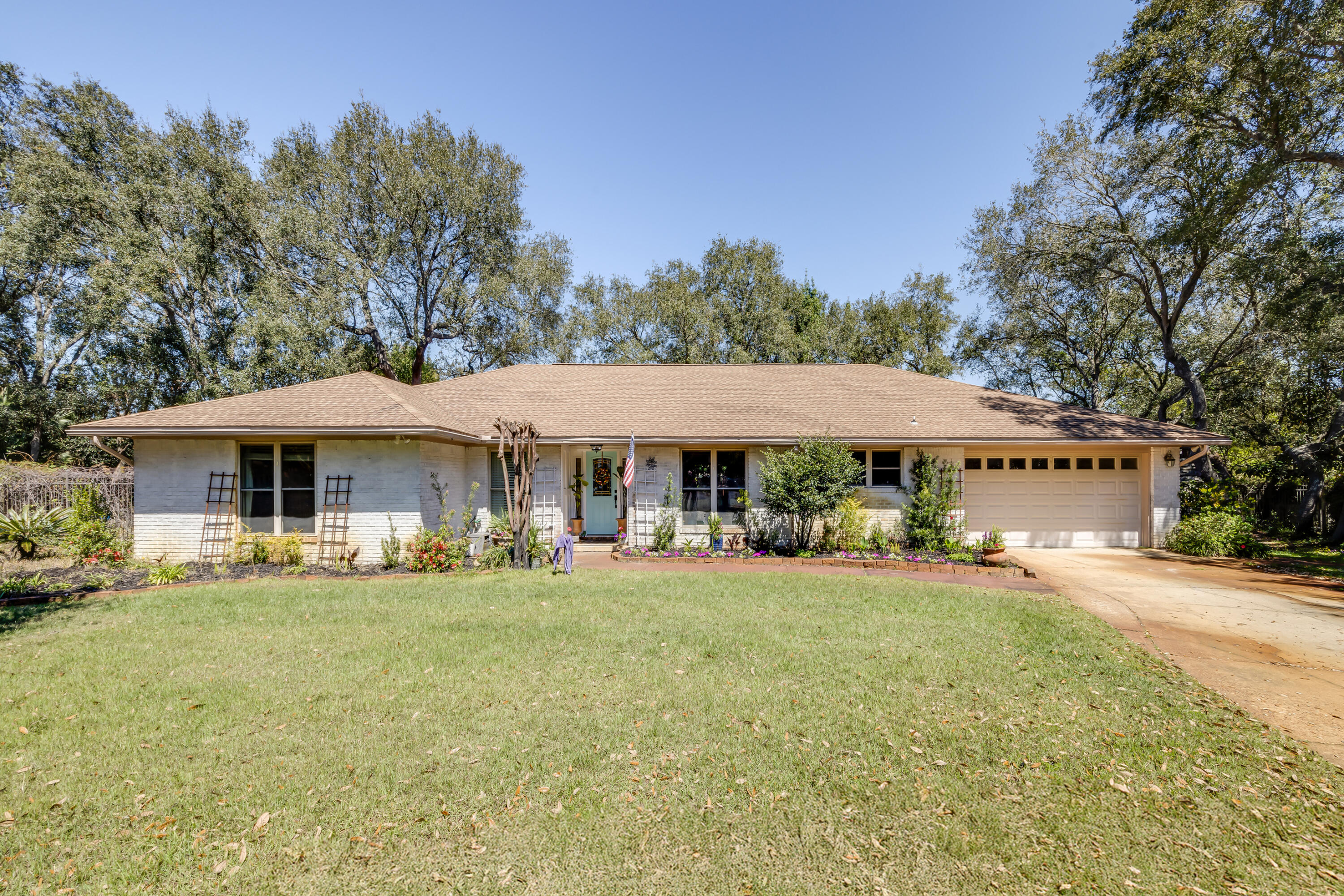 Seller will install new roof prior to closing. VA assumable loan 2.25%,Welcome to this charming 4-bedroom ranch, perfectly nestled at the end of a cul-de-sac in the highly coveted golf course community of Indian Bayou! As you step inside, you're welcomed by an open concept adorned with abundant natural light. The expansive living room boasts vaulted ceilings, creating an airy ambiance, complemented by a striking brick fireplace and a built-in wet bar for entertaining. A versatile flex space connects seamlessly to the entryway, kitchen, and living room, offering endless possibilities as an office, playroom, or formal dining area. The kitchen is a culinary delight, featuring sleek stainless steel appliances, granite countertops, ample cabinet storage, a central island, and a breakfast bar for causal dining. Designed with entertaining in mind, the home features a generous screened-in porch, a perfect haven to savor your morning coffee while watching the children play in the expansive backyard. With ample space to install a pool, this backyard is your personal oasis in the making.
Located just moments away from world-class golf courses, breathtaking beaches, and a vibrant array of dining and shopping destinations, 5 Cahaba Court embodies the essence of the ultimate Florida lifestyle. Seize the opportunity to make this remarkable home yours today!