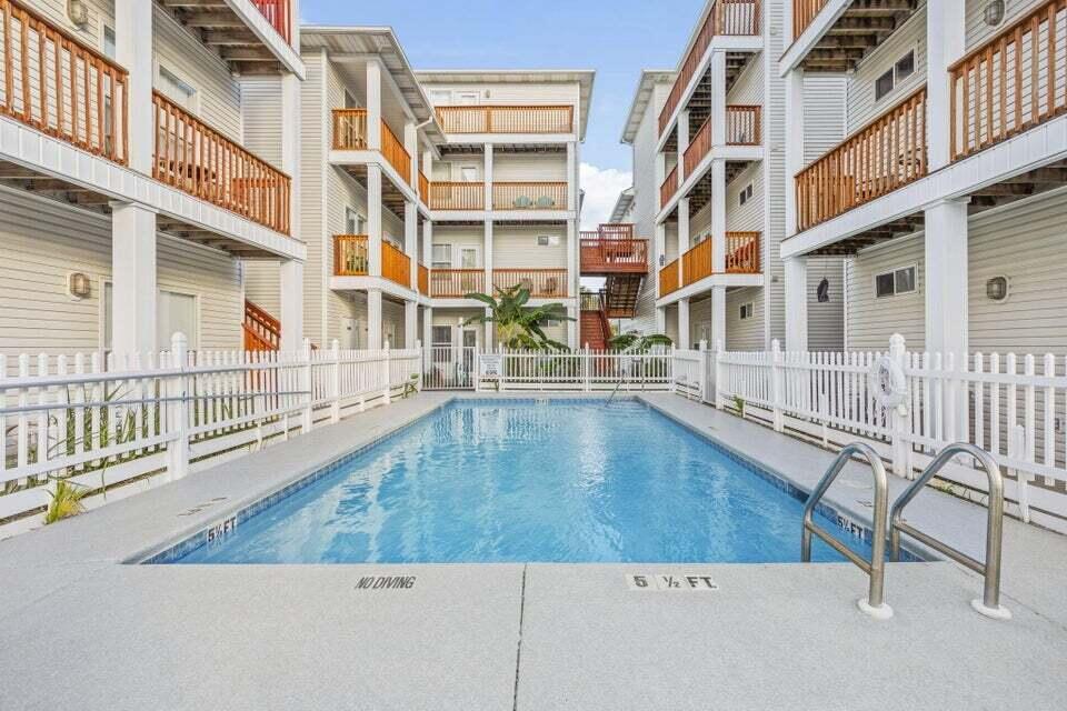 SUNSET COTTAGES CONDO - Residential