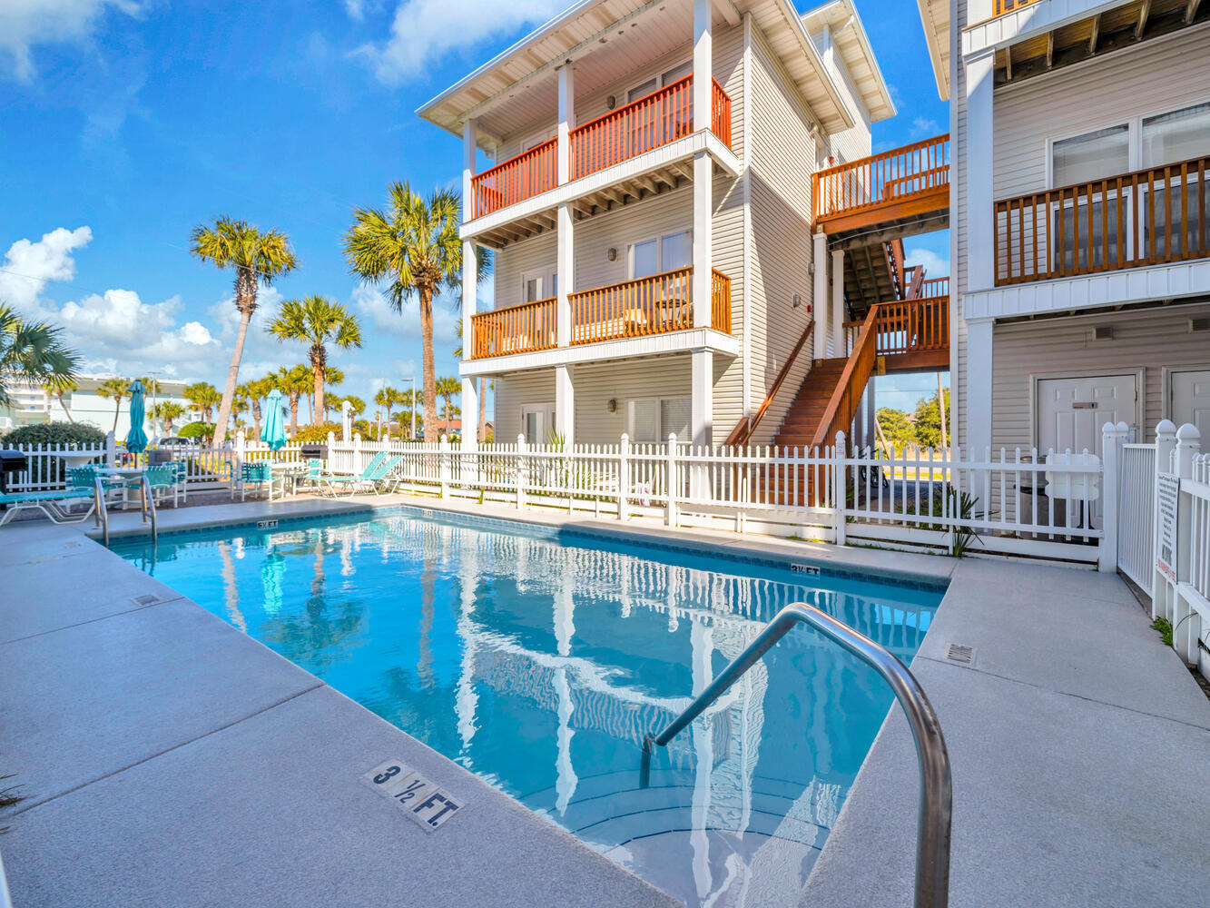 SUNSET COTTAGES CONDO - Residential