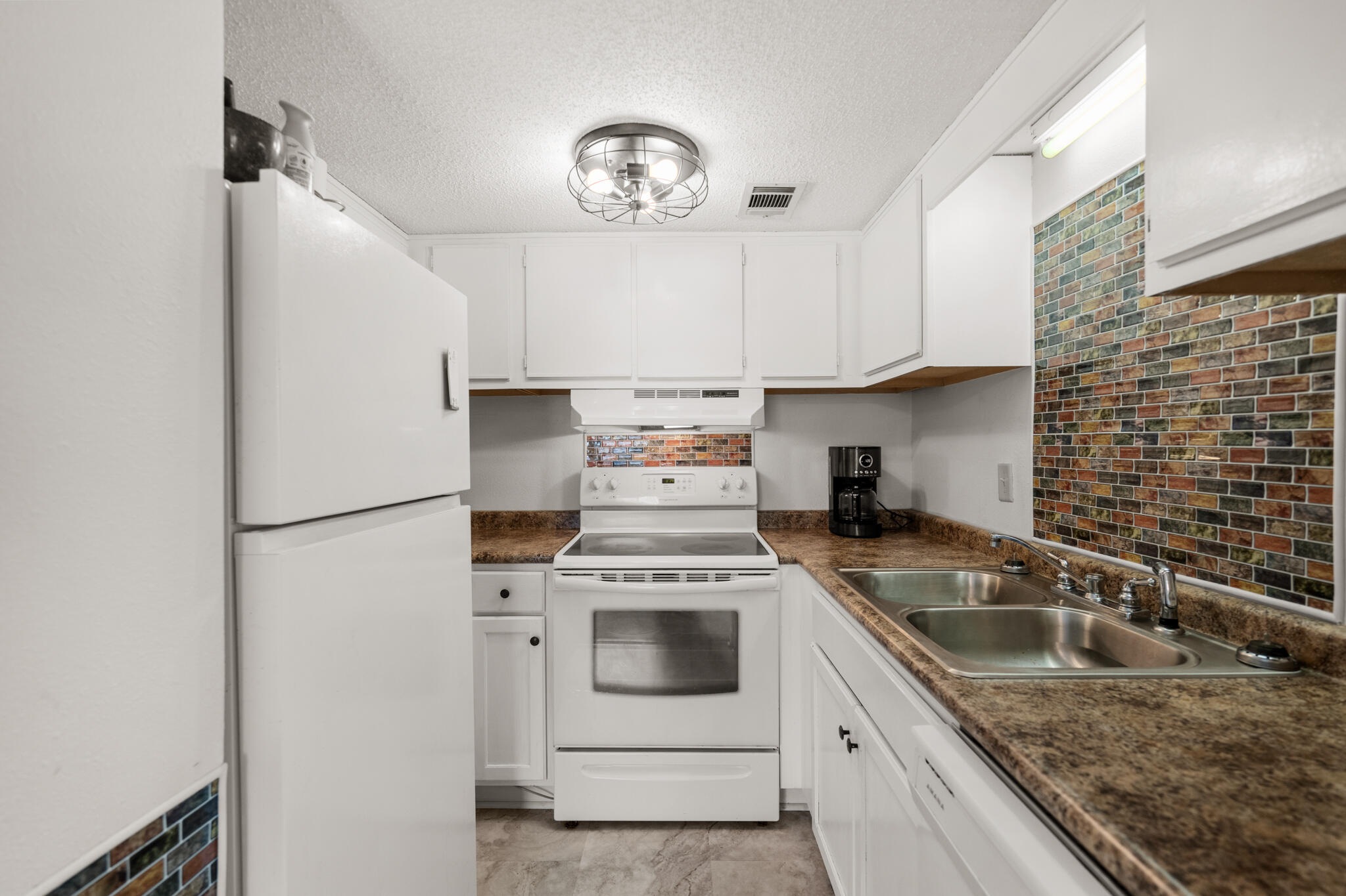 FINISTERRA CONDO - Residential