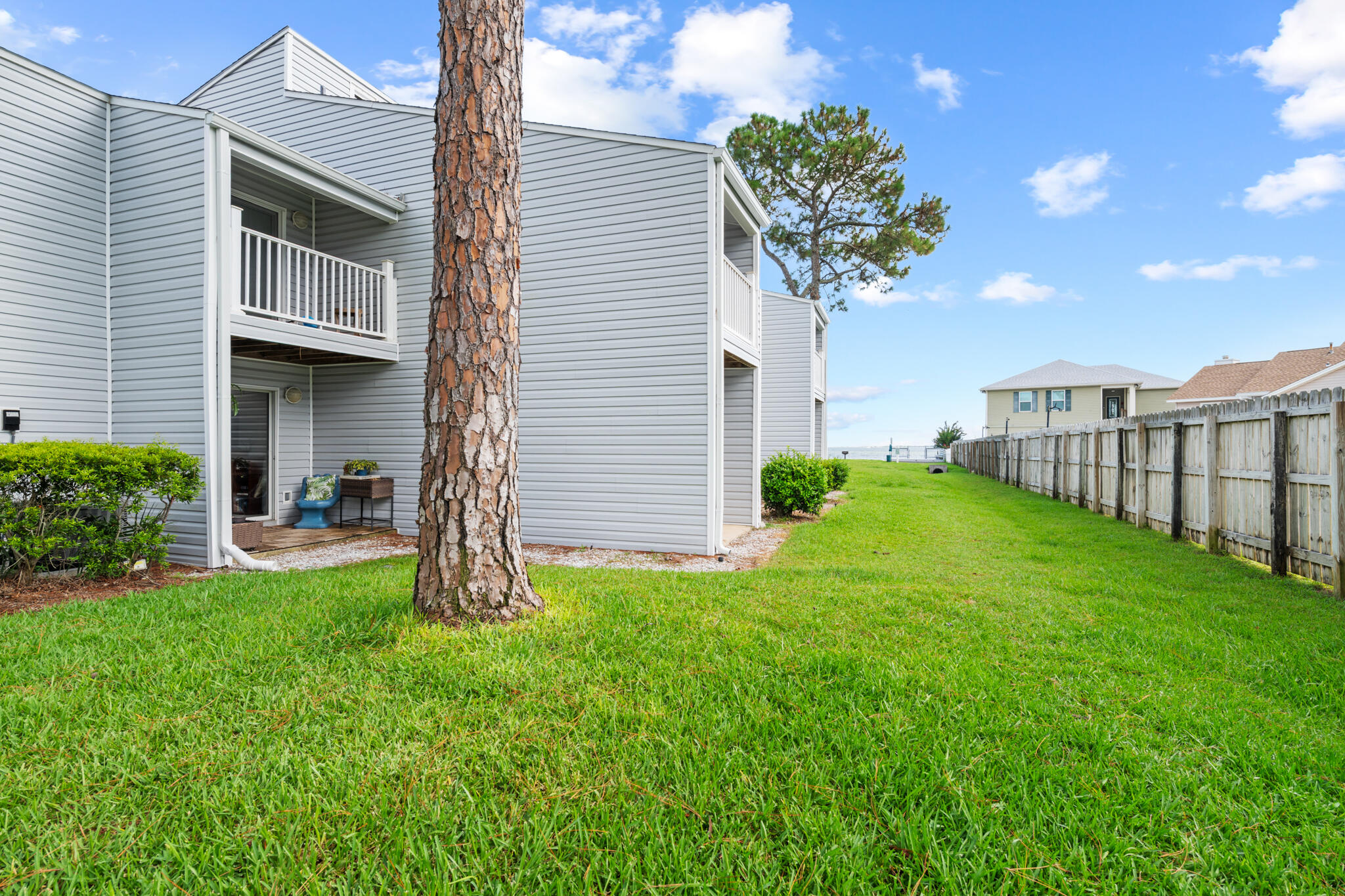 FINISTERRA CONDO - Residential