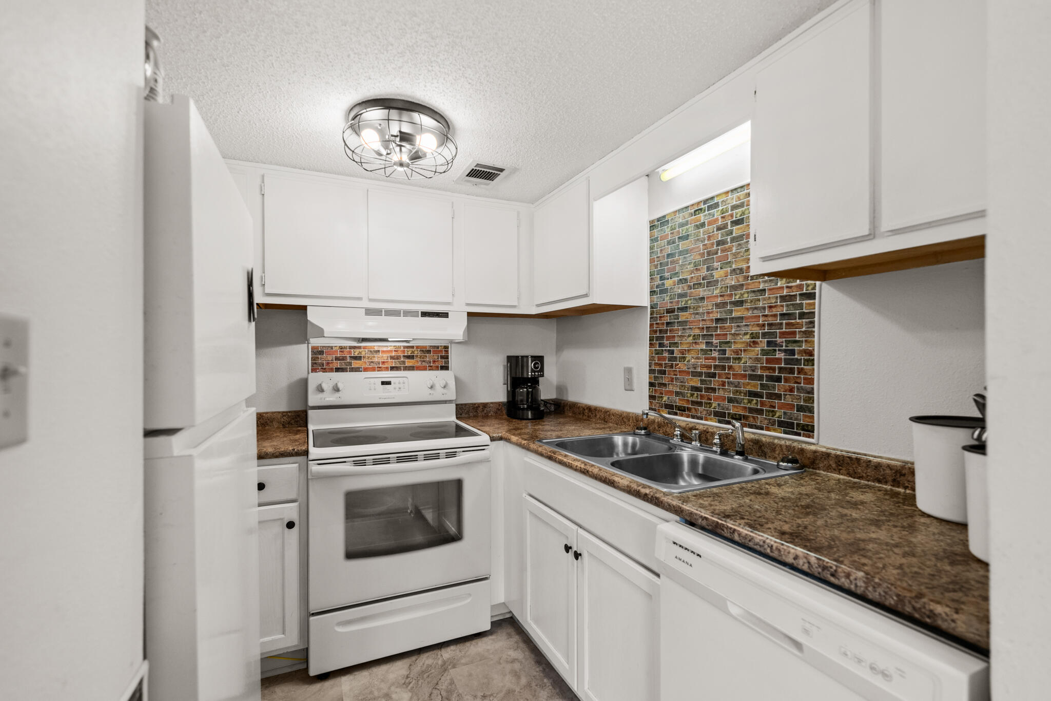 FINISTERRA CONDO - Residential