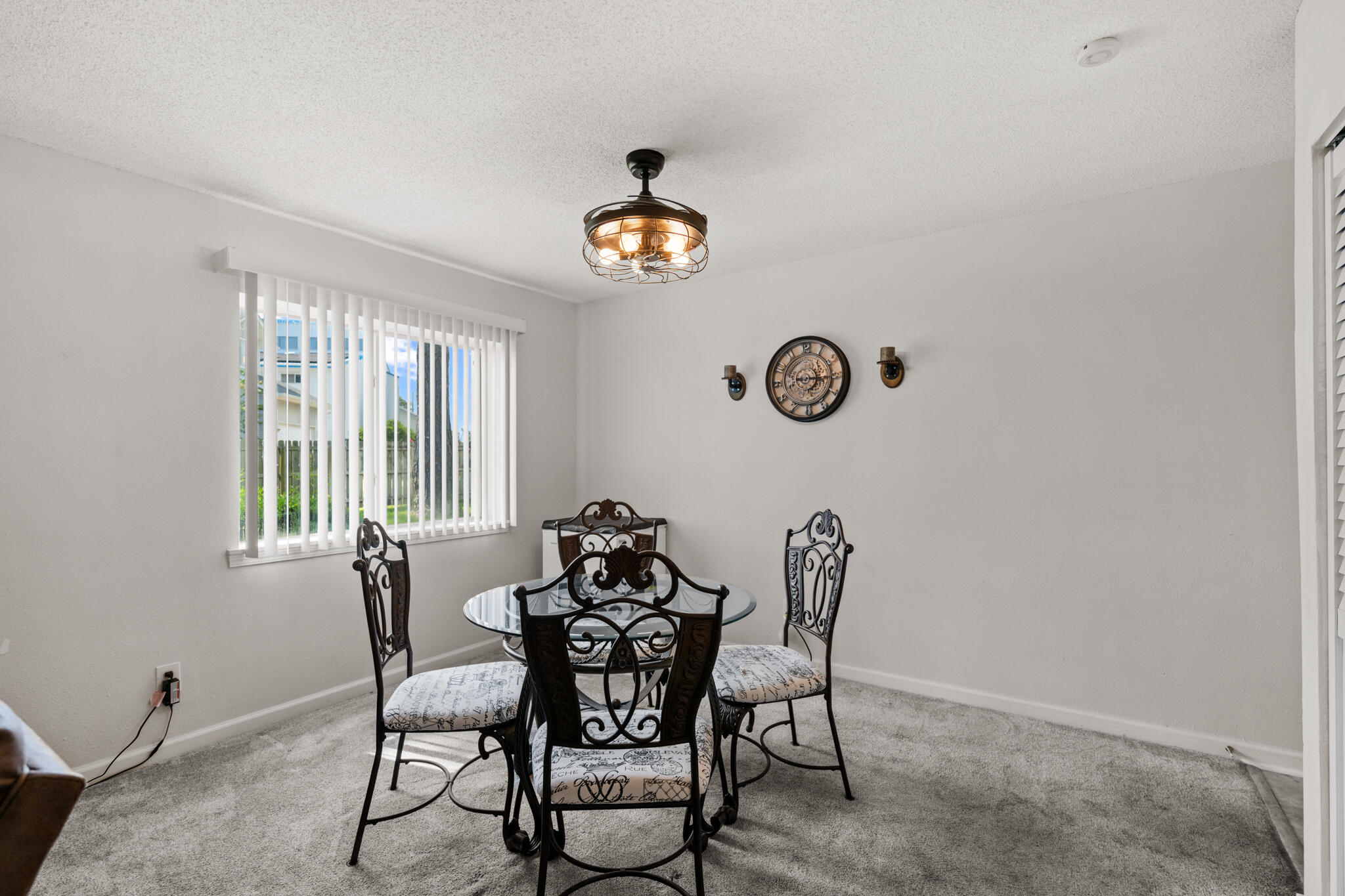 FINISTERRA CONDO - Residential