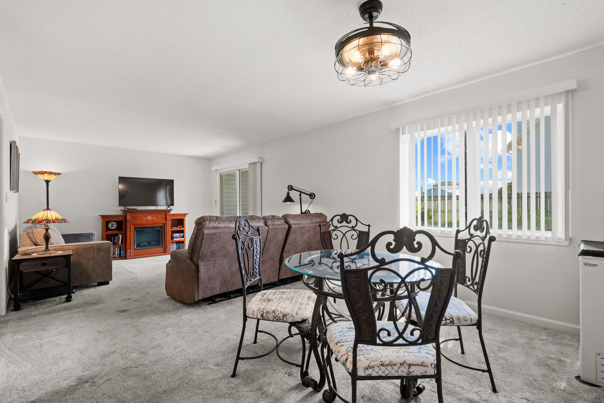 FINISTERRA CONDO - Residential