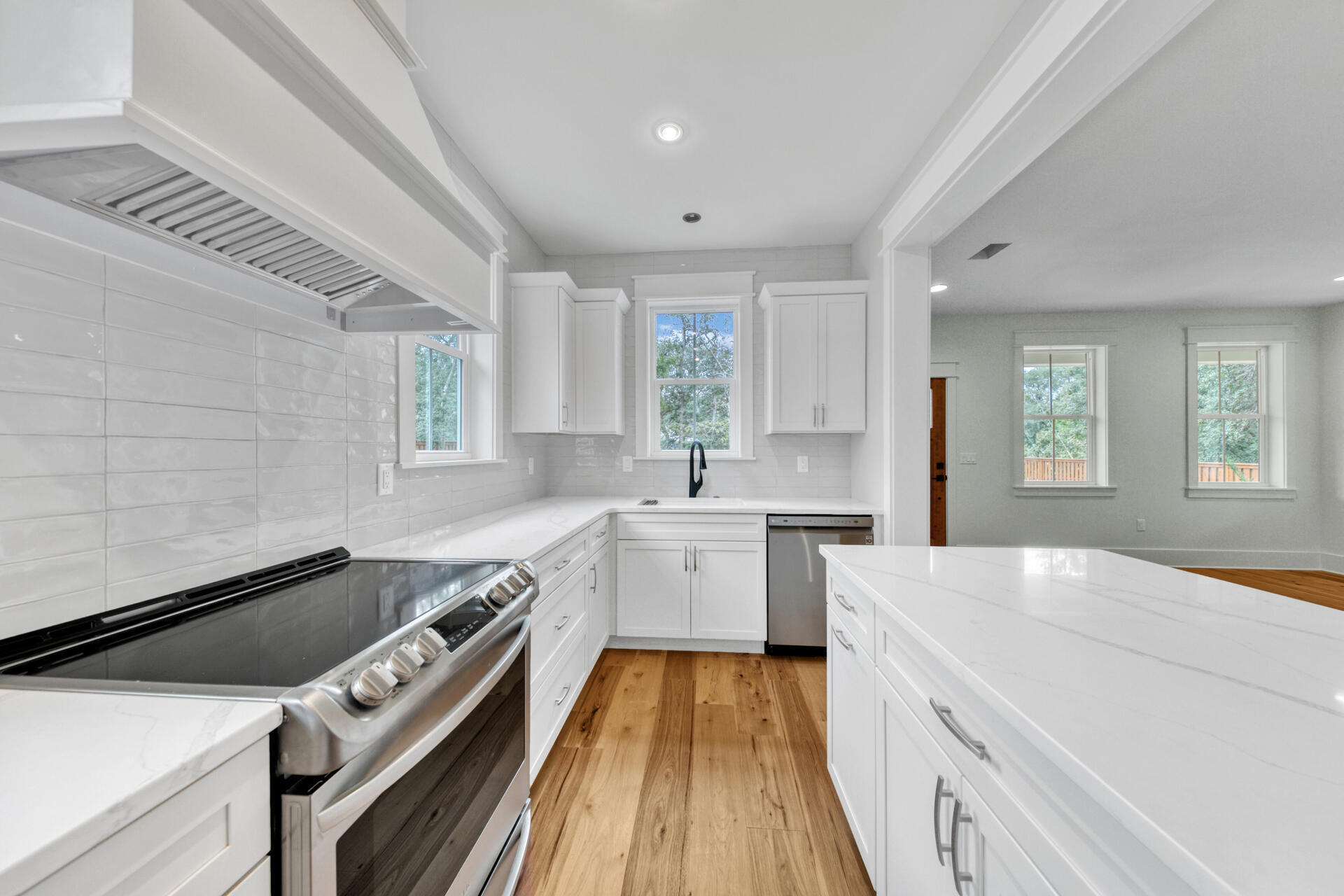 EMERALD SHORES - Residential
