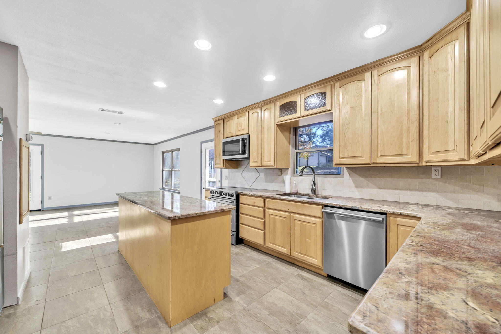 HOLLEY FAMILY PH 2 - Residential