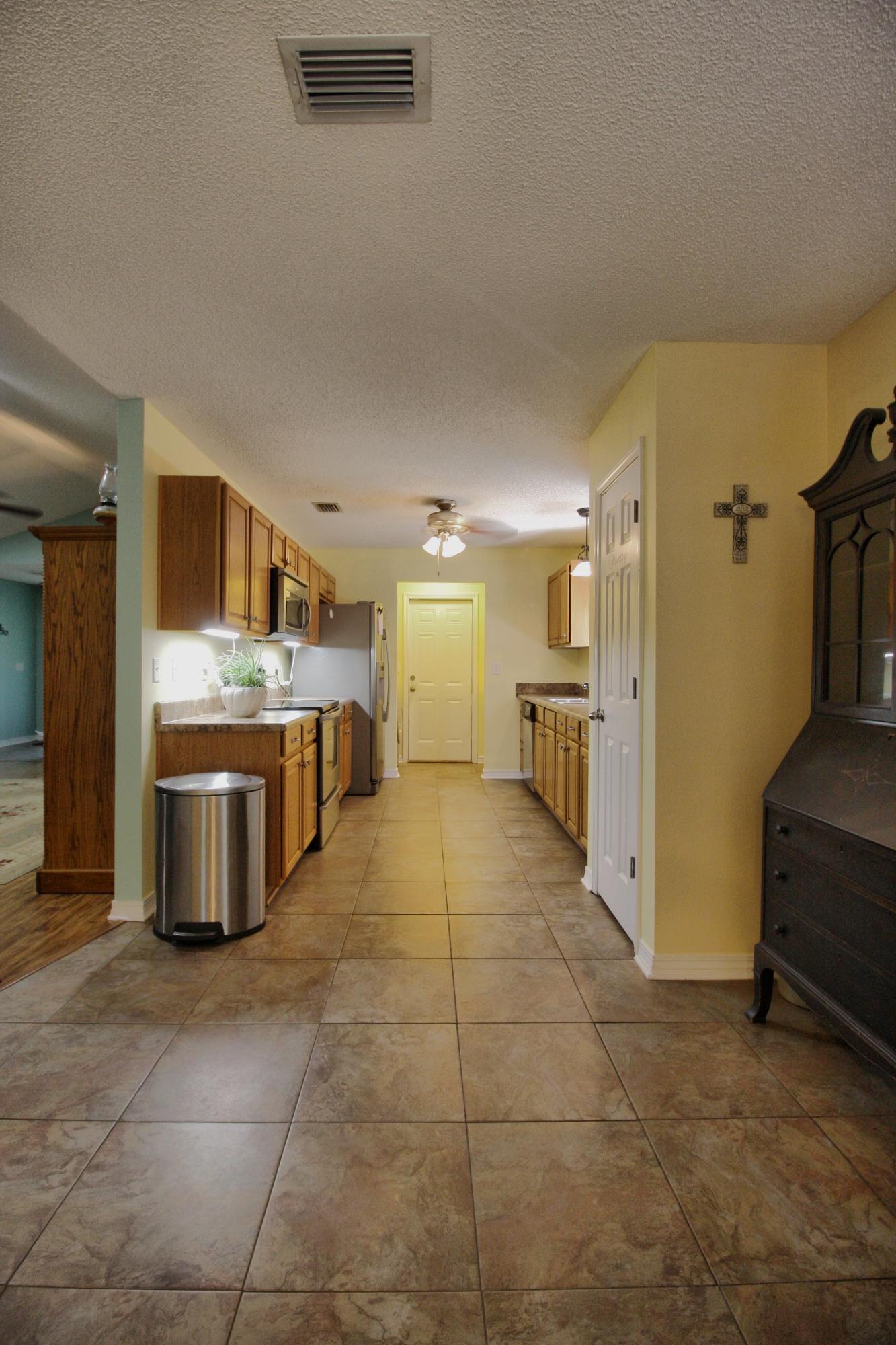 COUNTRY BREEZE ESTATES - Residential