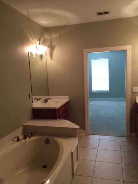DIAMOND LAKES - Residential