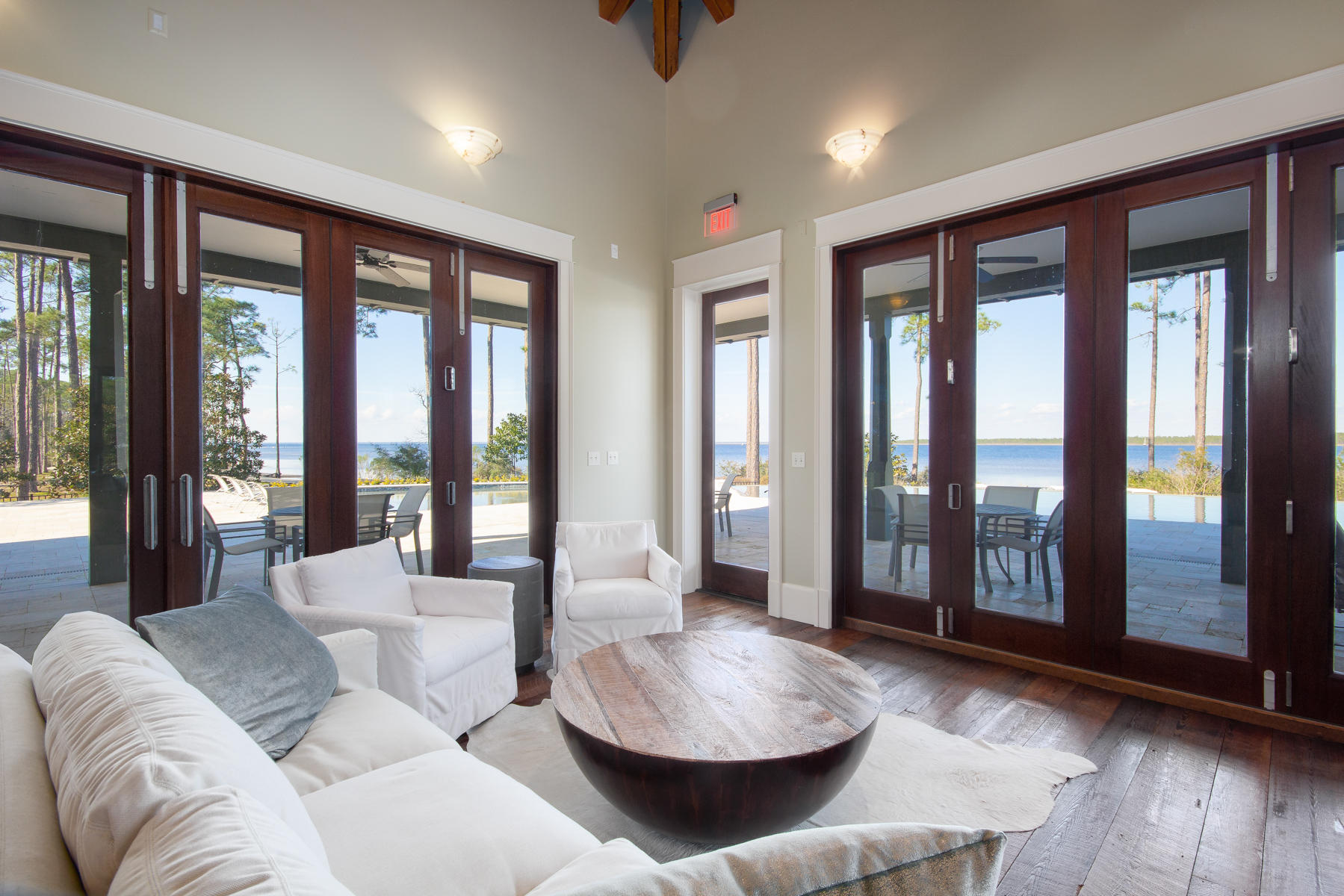 CHURCHILL OAKS - Land