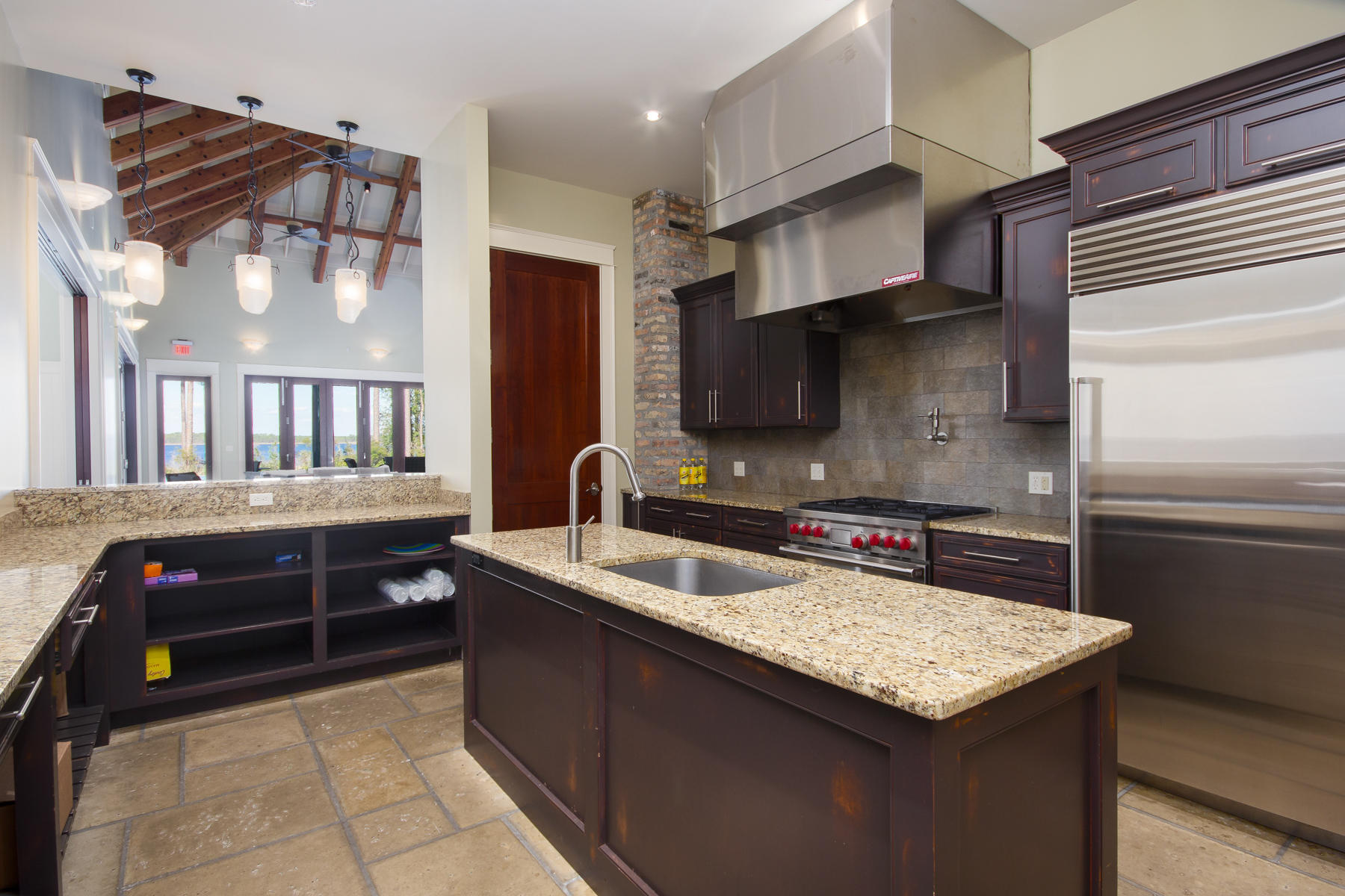 CHURCHILL OAKS - Land