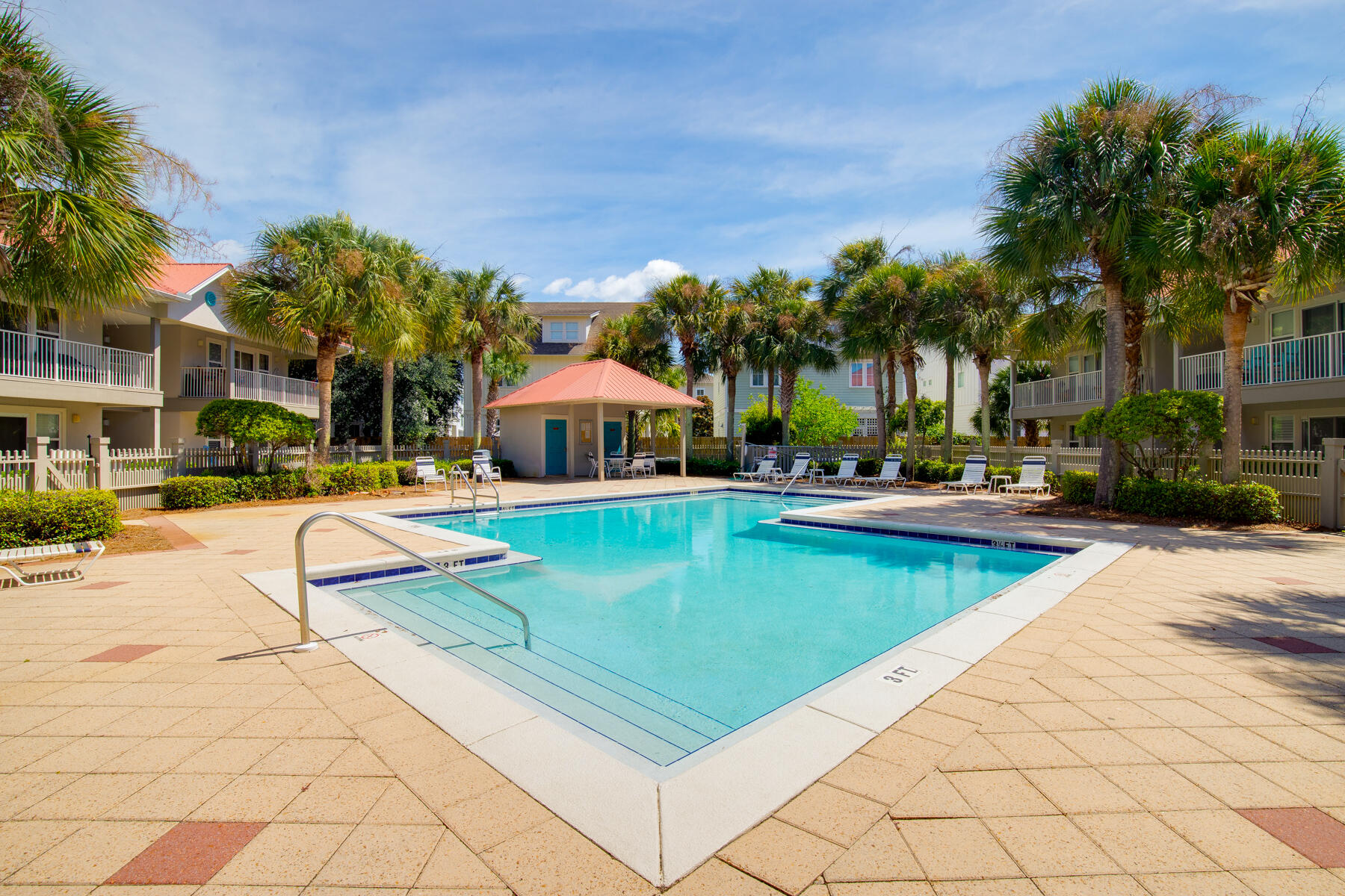 ROLLIN TIDE VILLAS - Residential