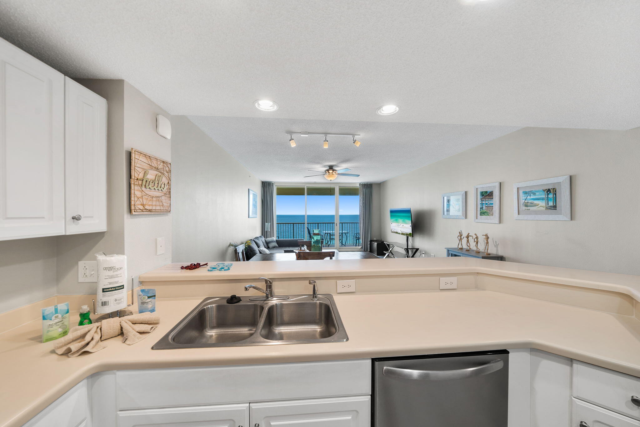 MAJESTIC BEACH TOWERS II - Residential
