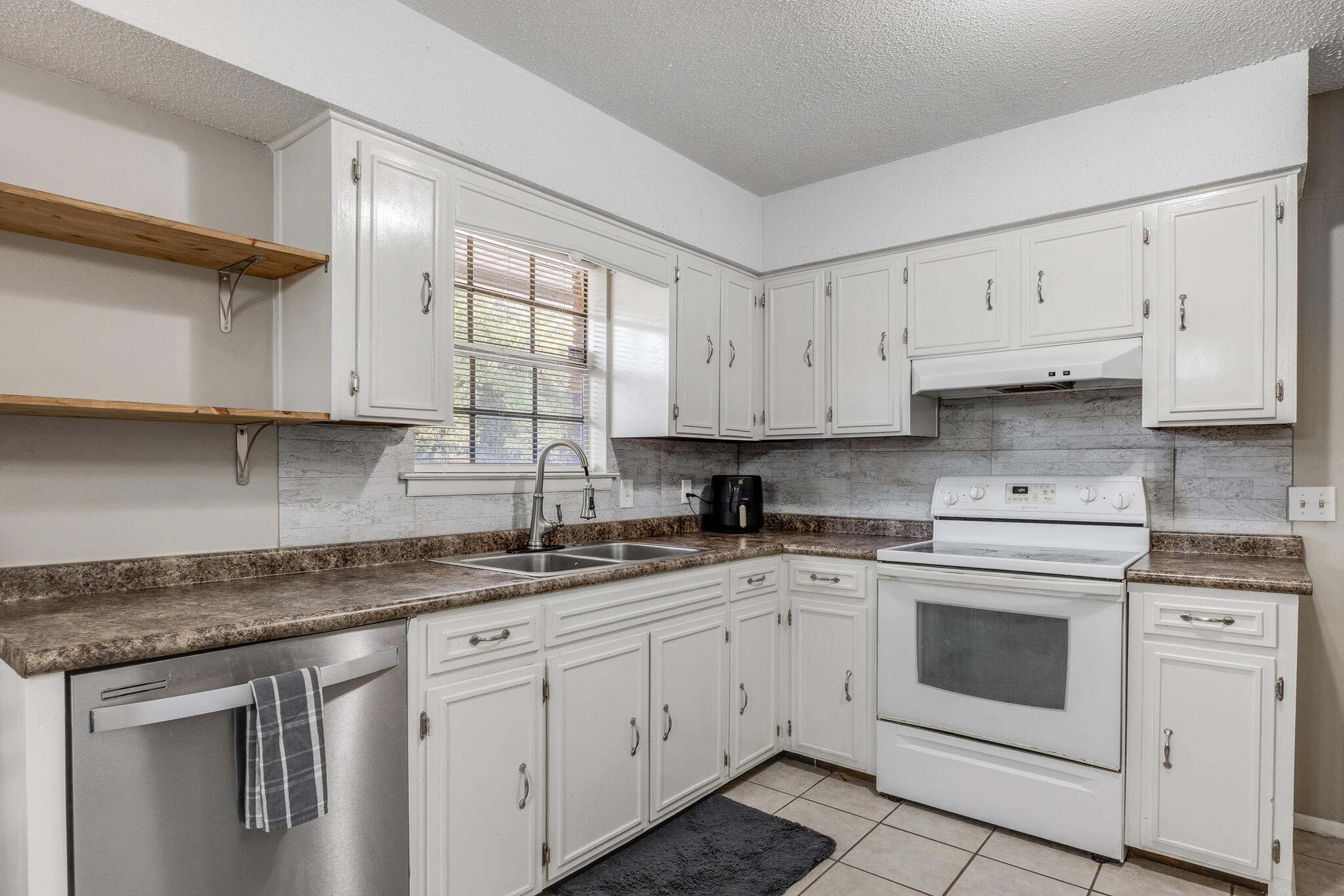 CRESTVIEW - Residential