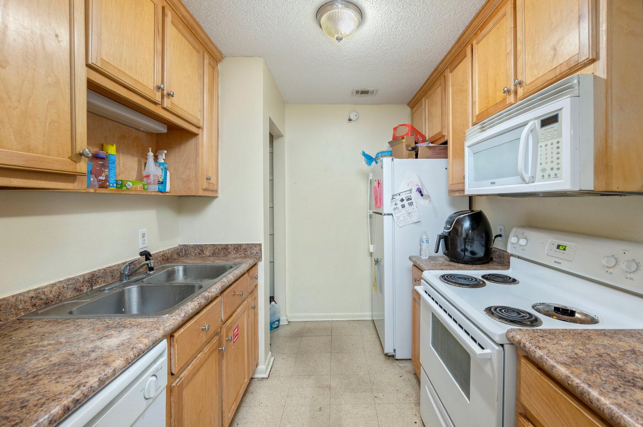 CARRIAGE HILLS - Residential