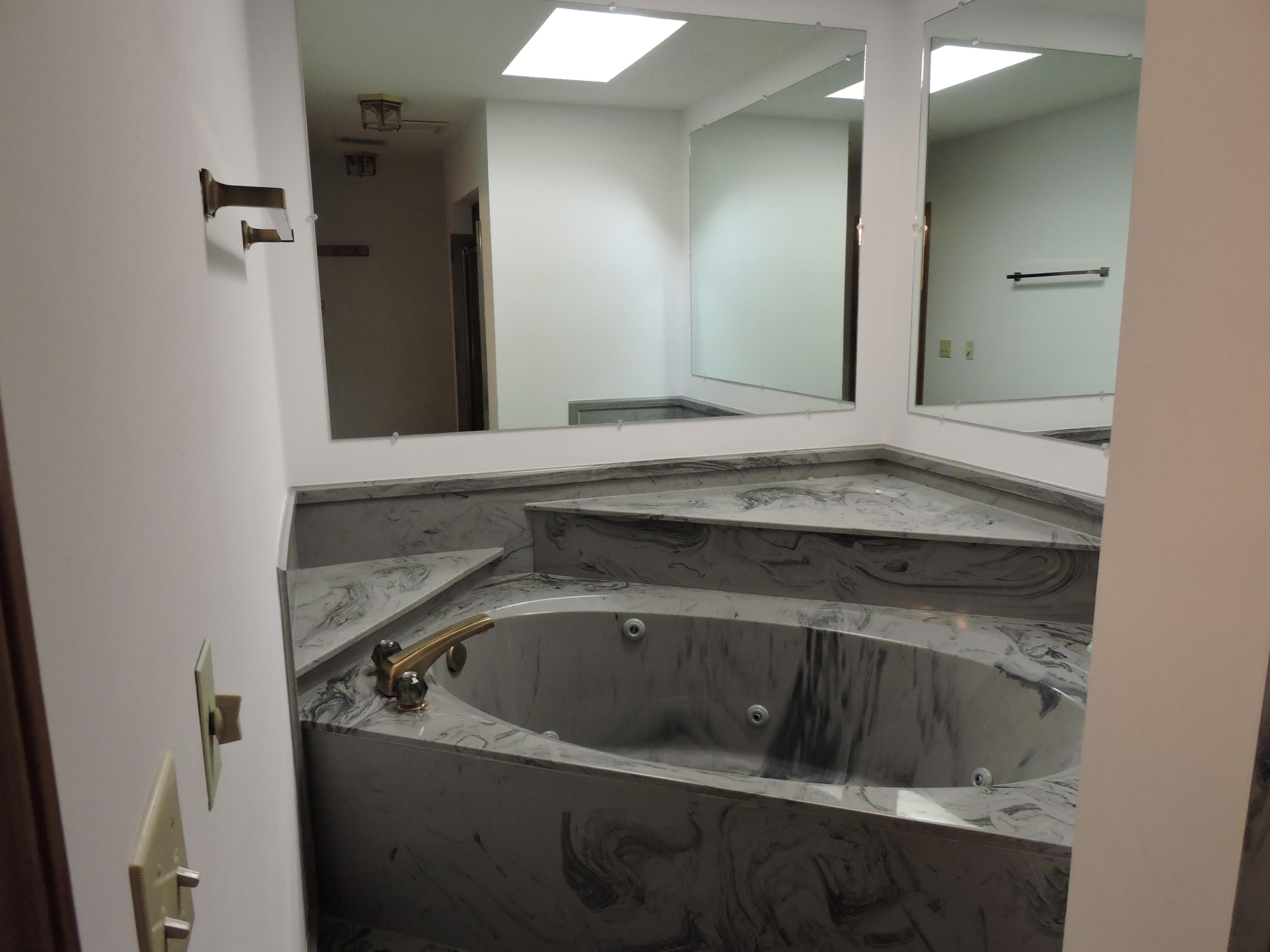 RIVERSIDE NORTH - Residential