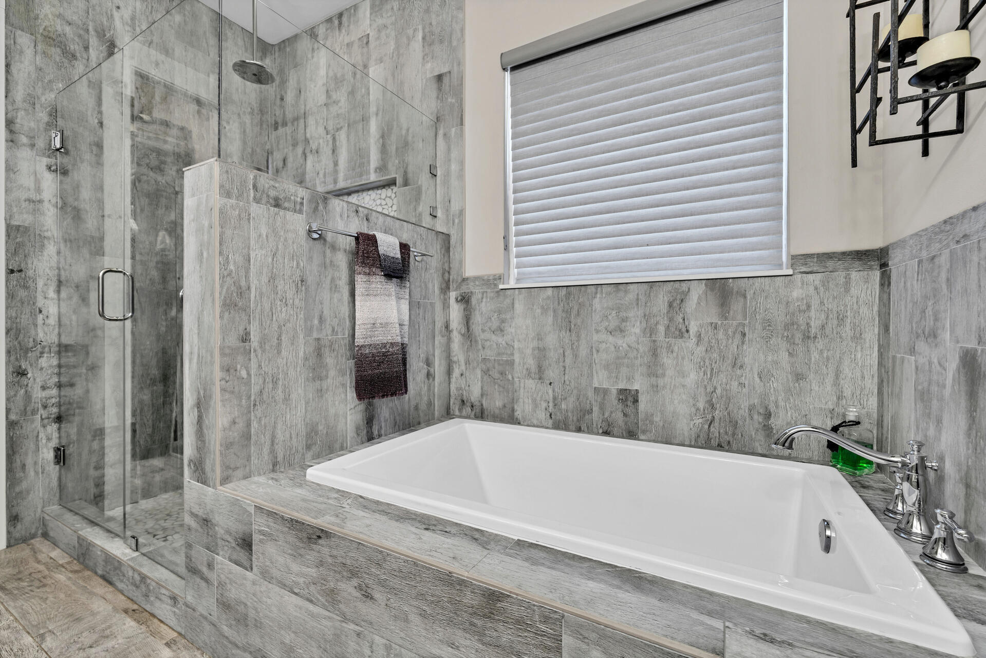 HEMINGWAY LOT 7 - Residential