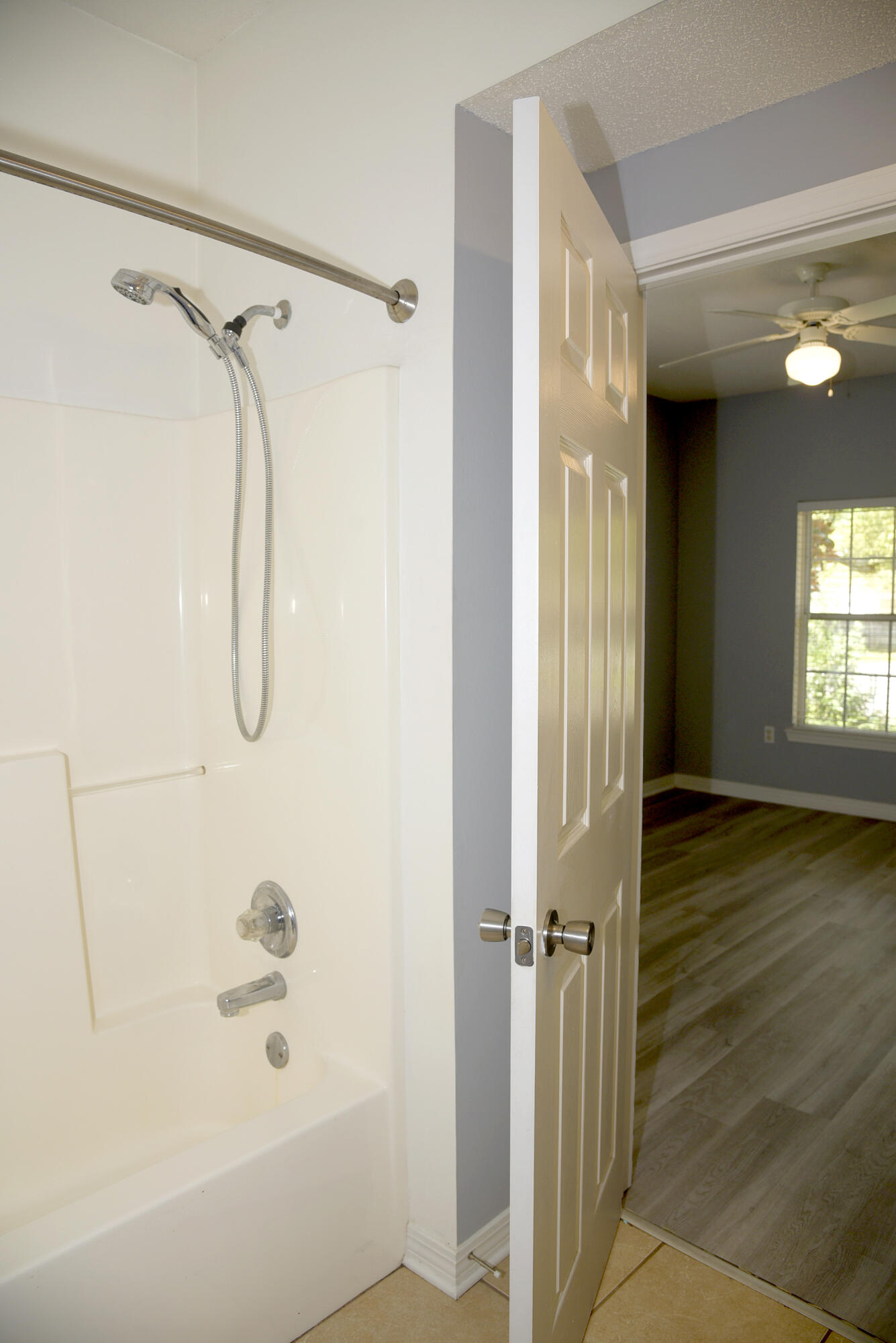 THE OAKS AT NICEVILLE - Residential Lease