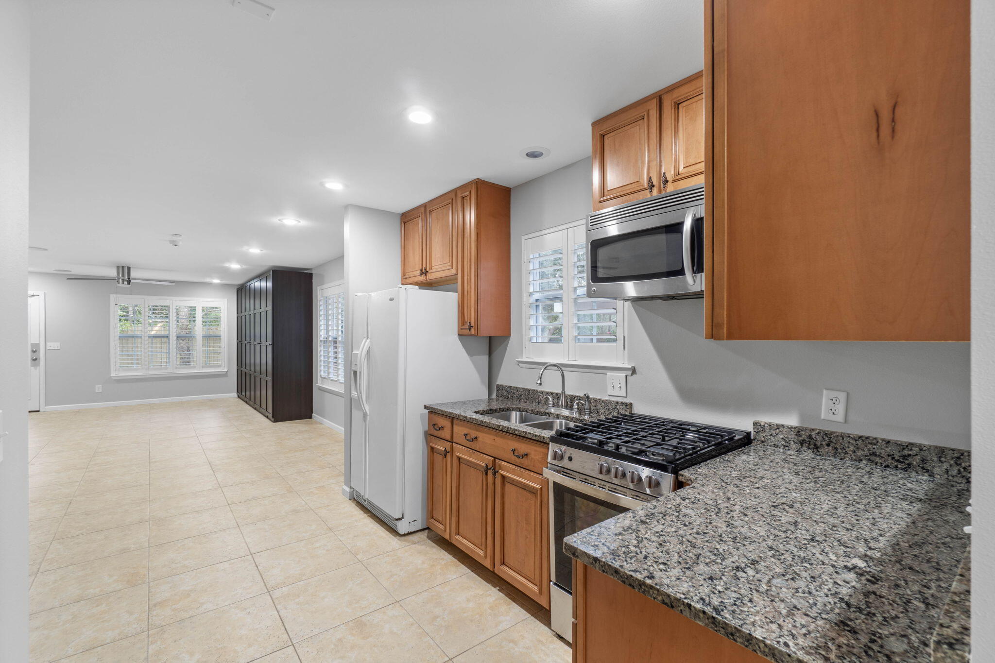 WYNNEHAVEN BCH EST 1ST ADD - Residential Lease