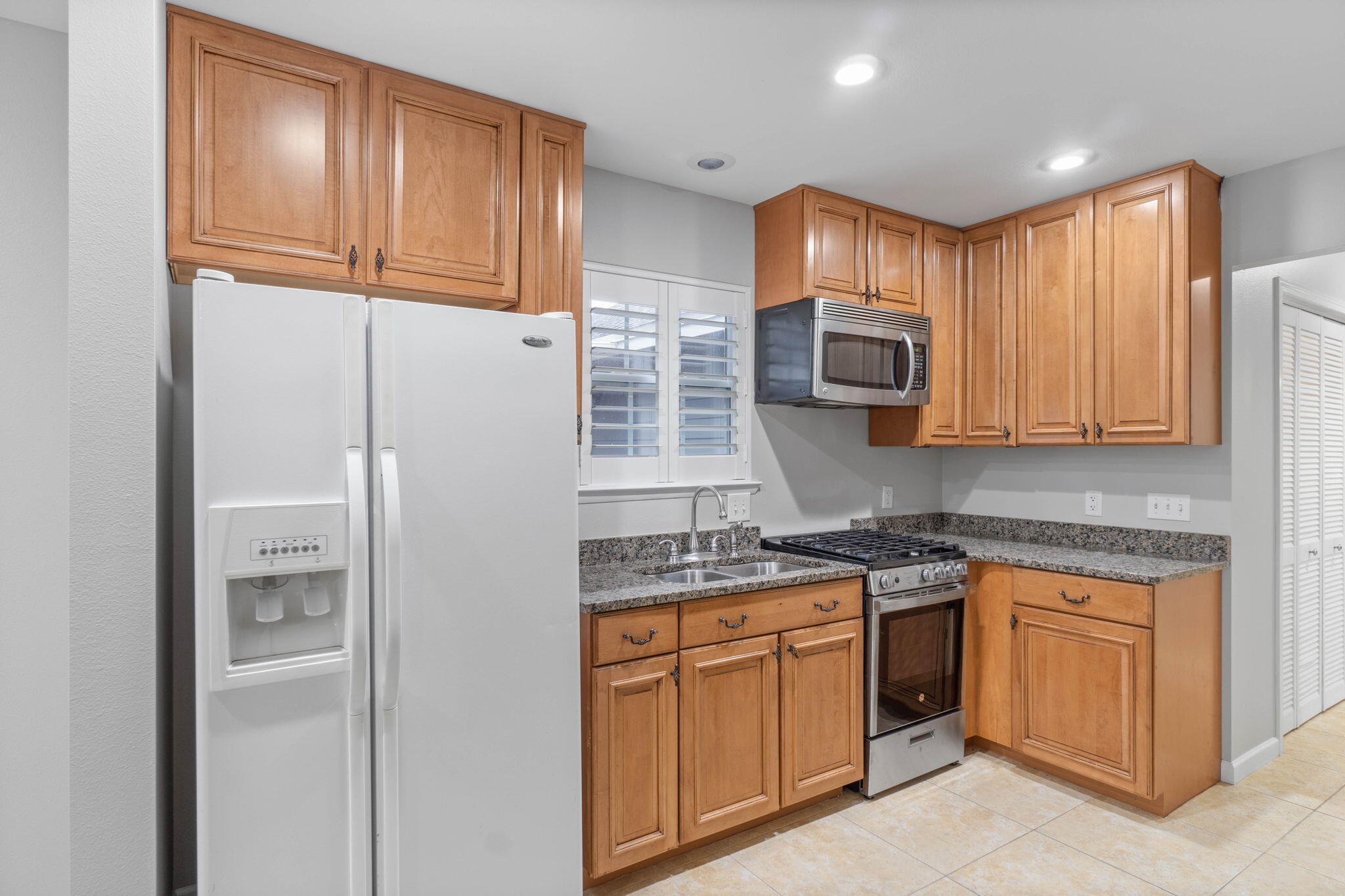 WYNNEHAVEN BCH EST 1ST ADD - Residential Lease