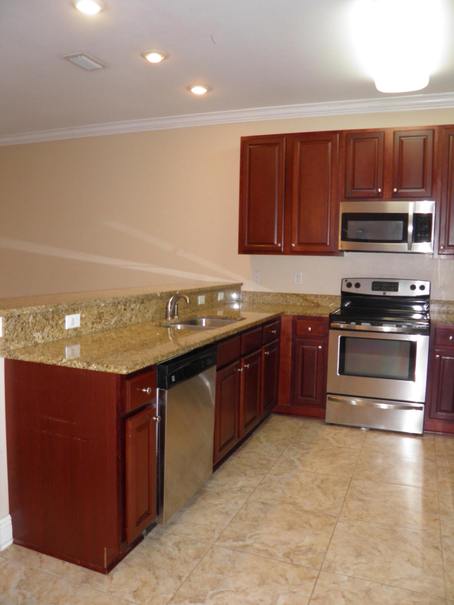 WALTON OAKS - Residential