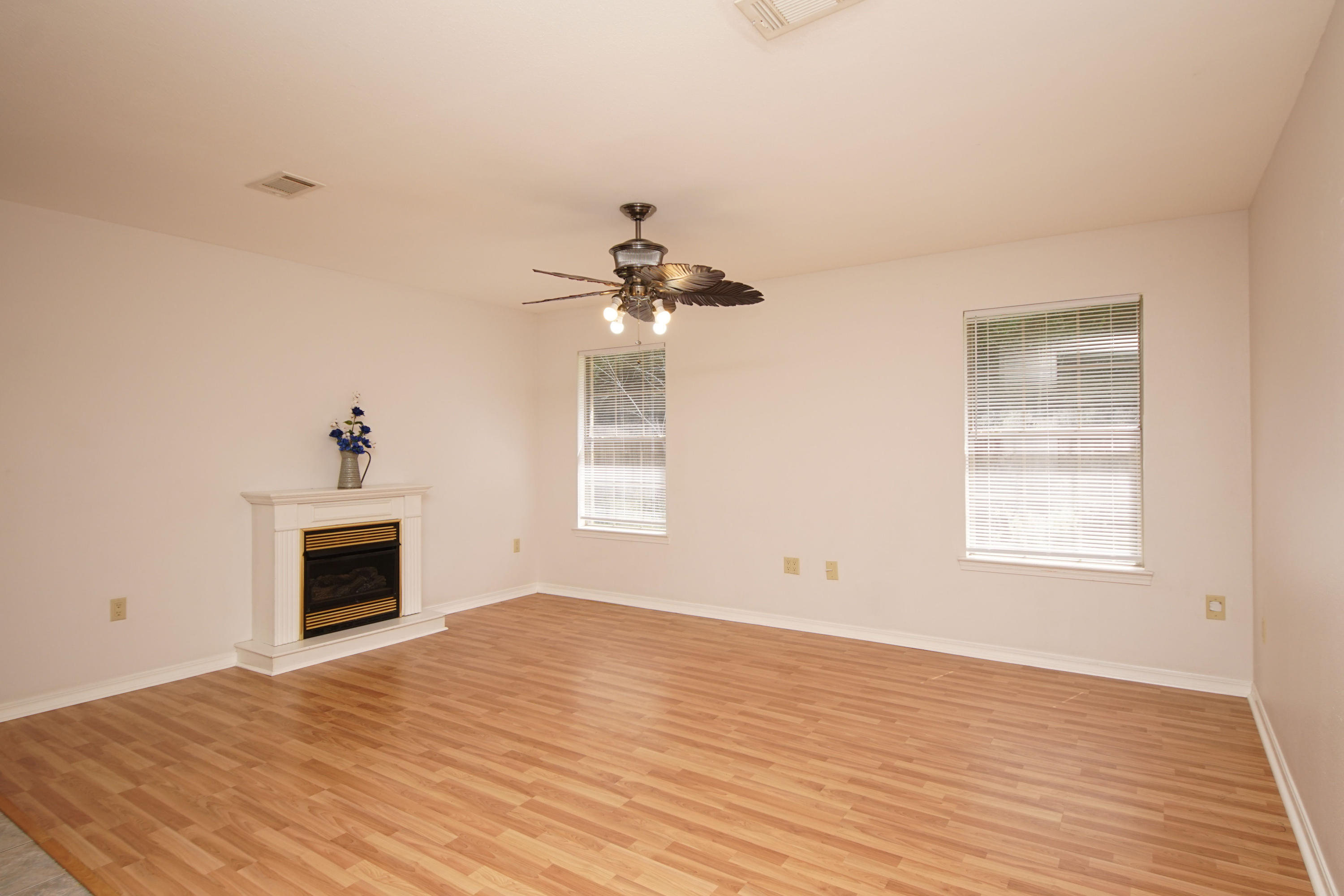 GOLDEN OAKS - Residential