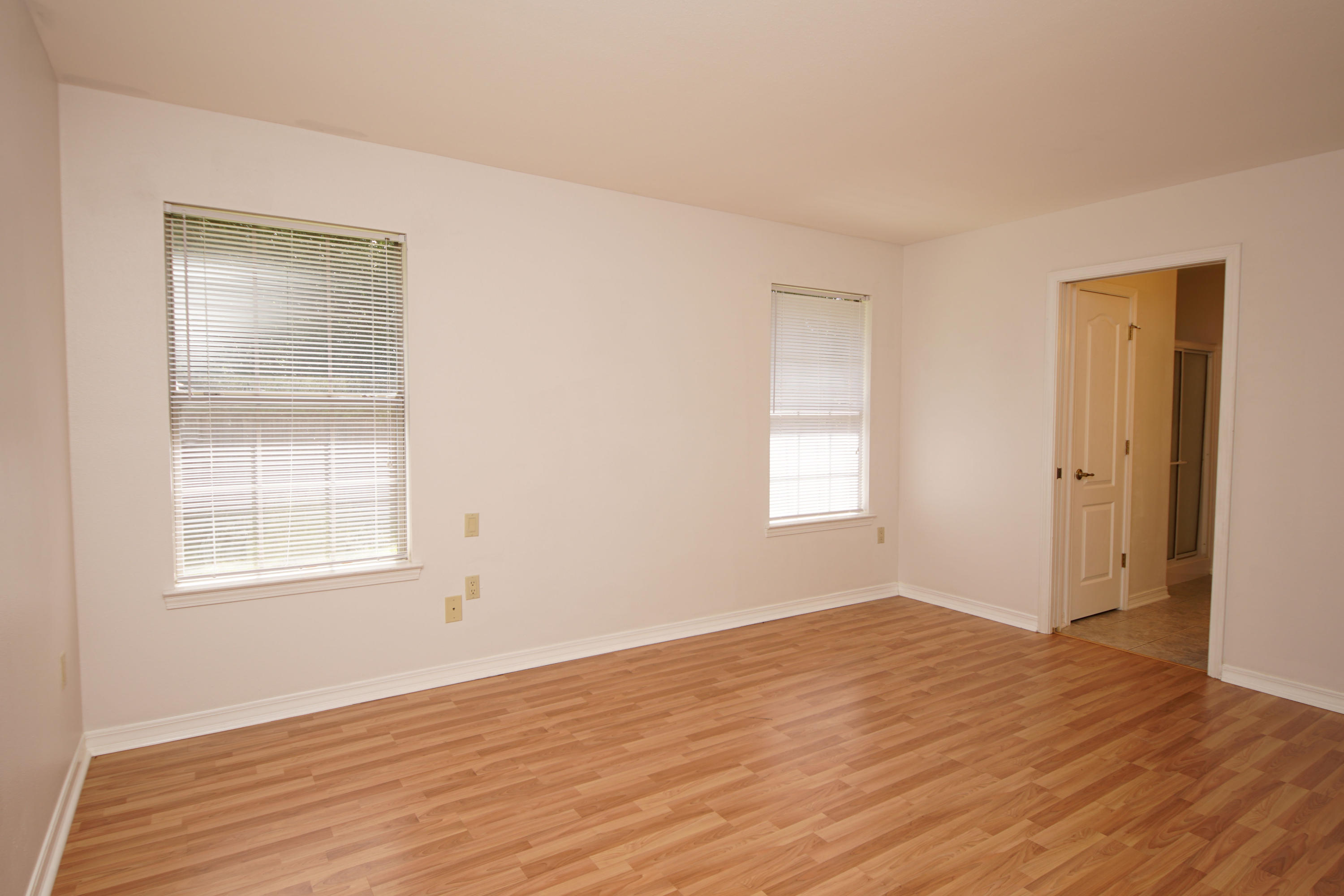 GOLDEN OAKS - Residential