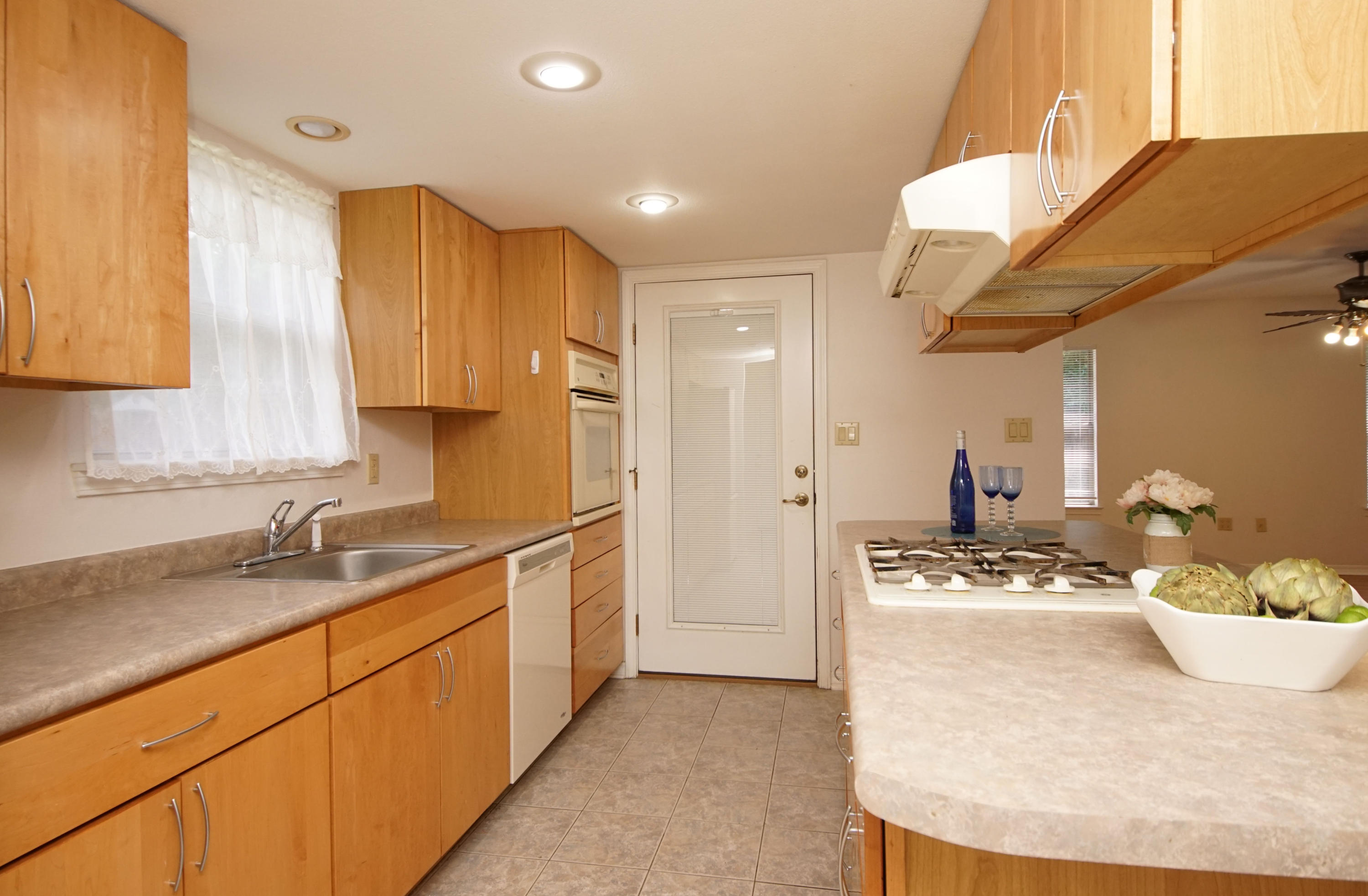 GOLDEN OAKS - Residential