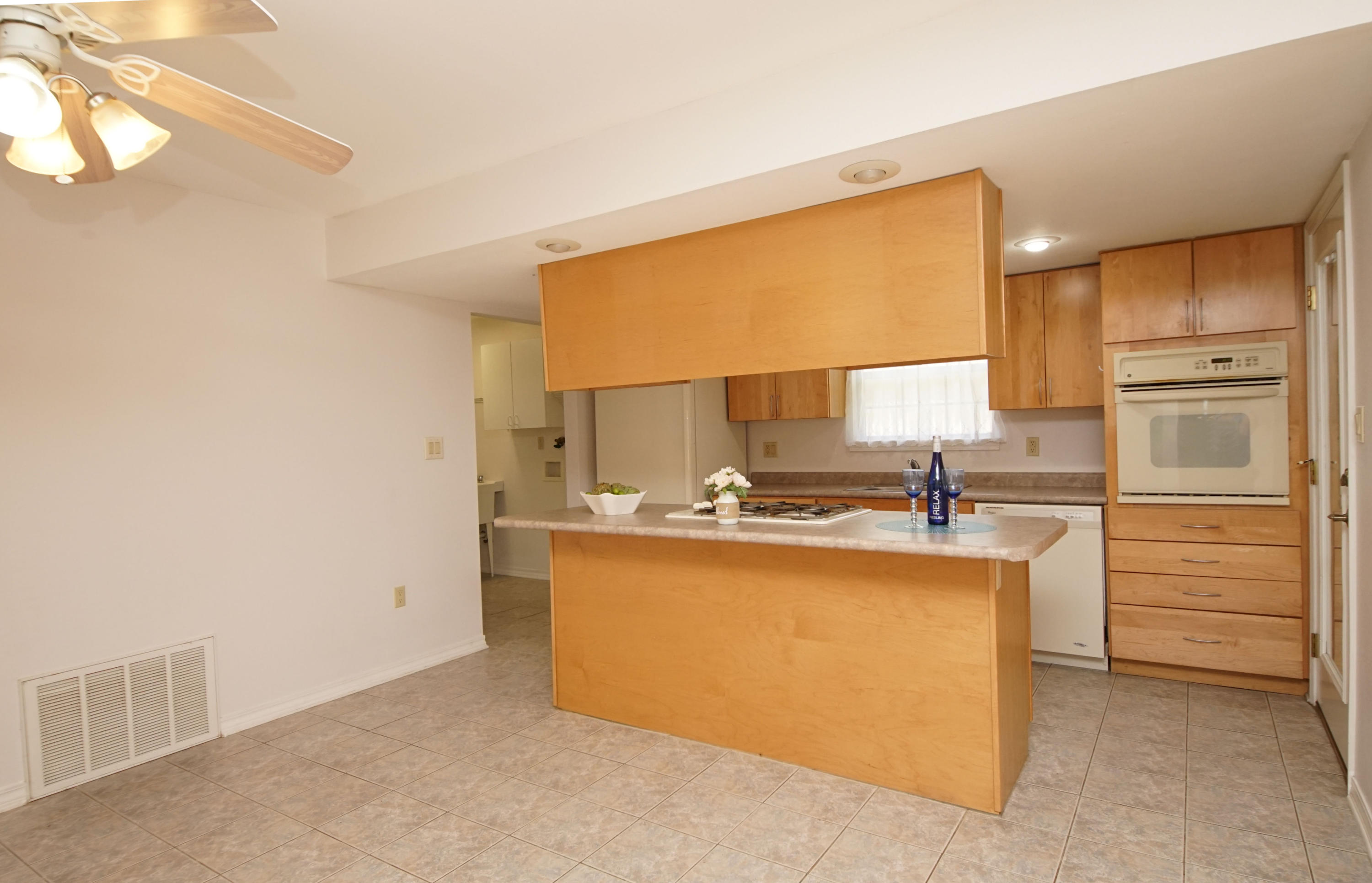 GOLDEN OAKS - Residential