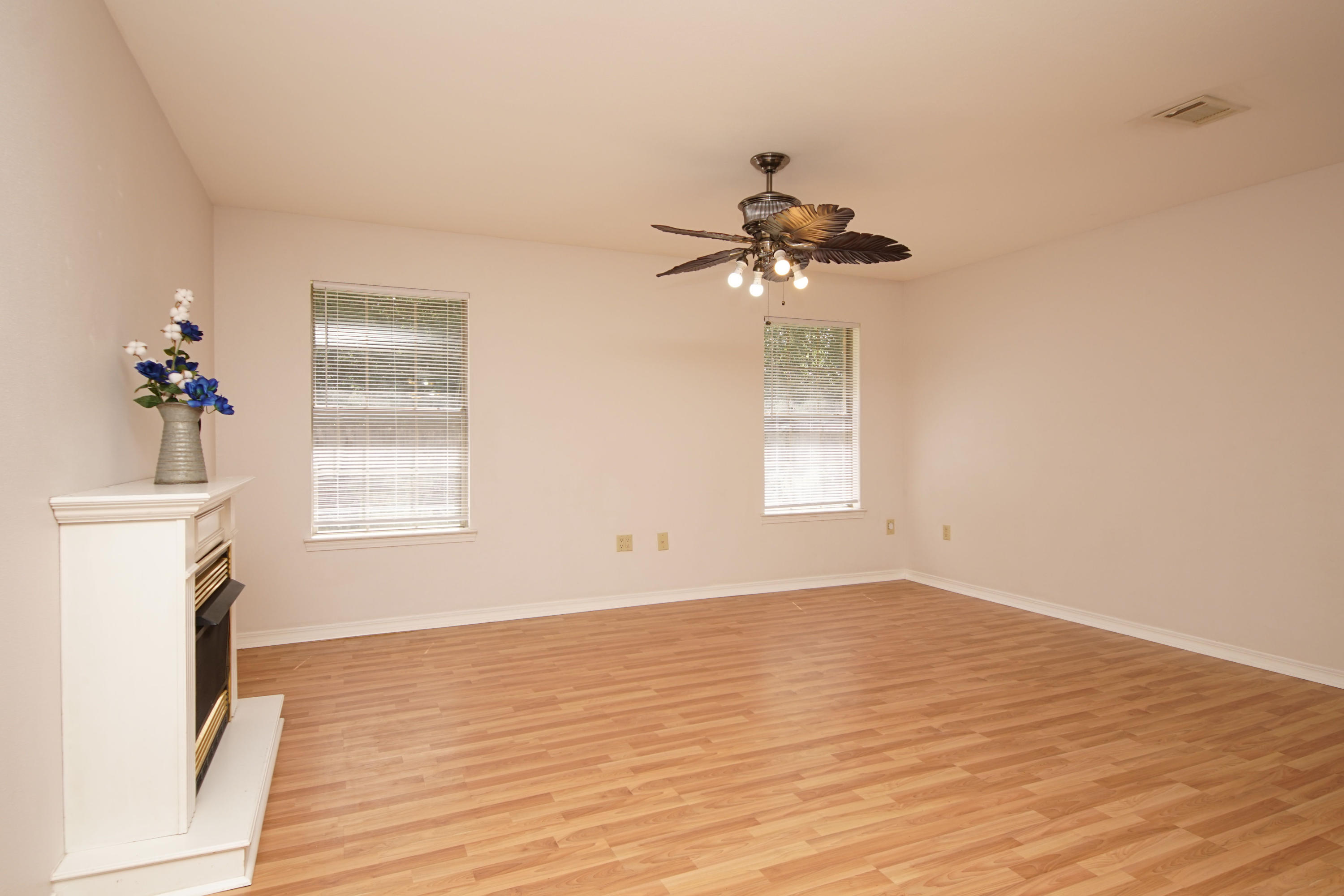 GOLDEN OAKS - Residential