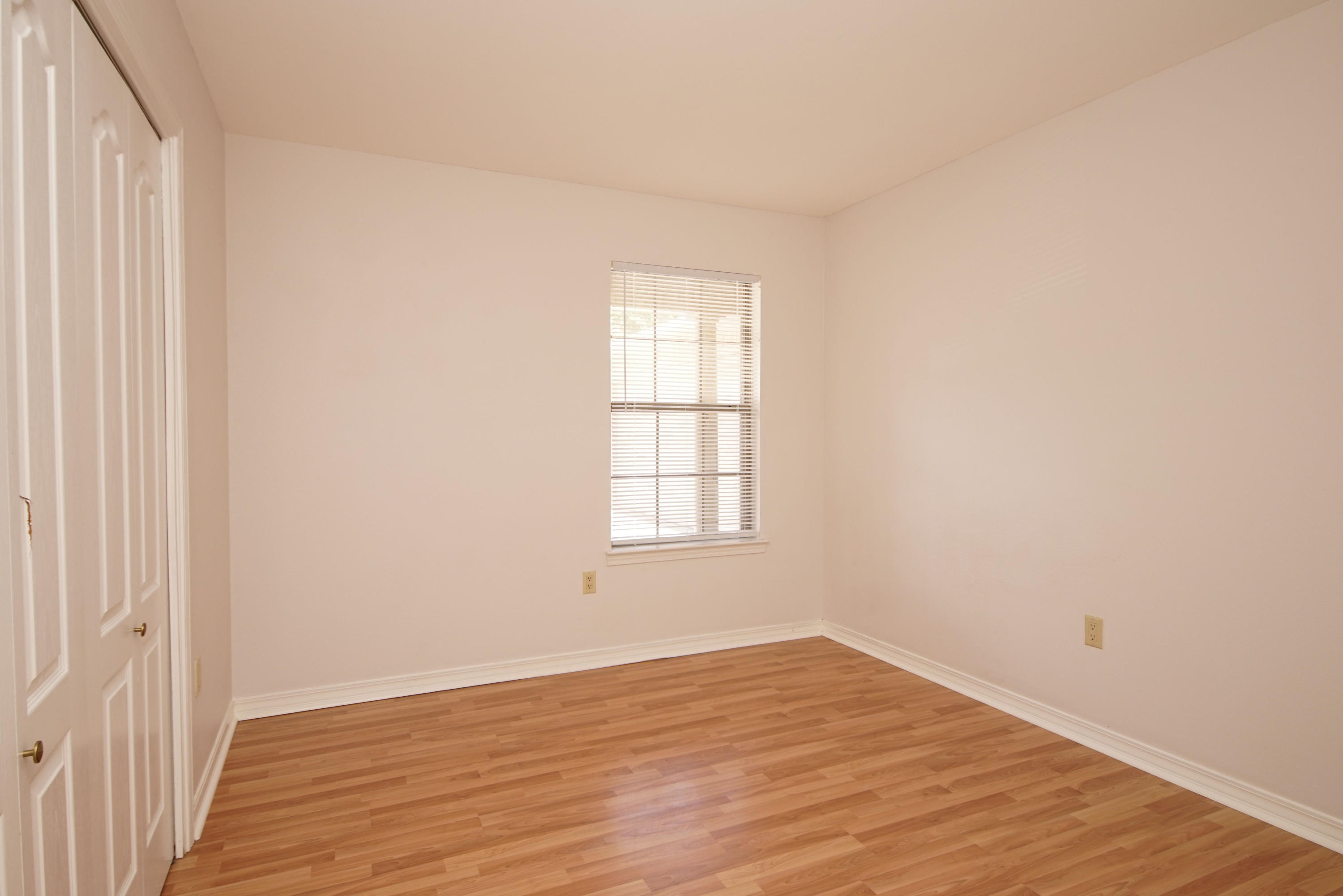 GOLDEN OAKS - Residential