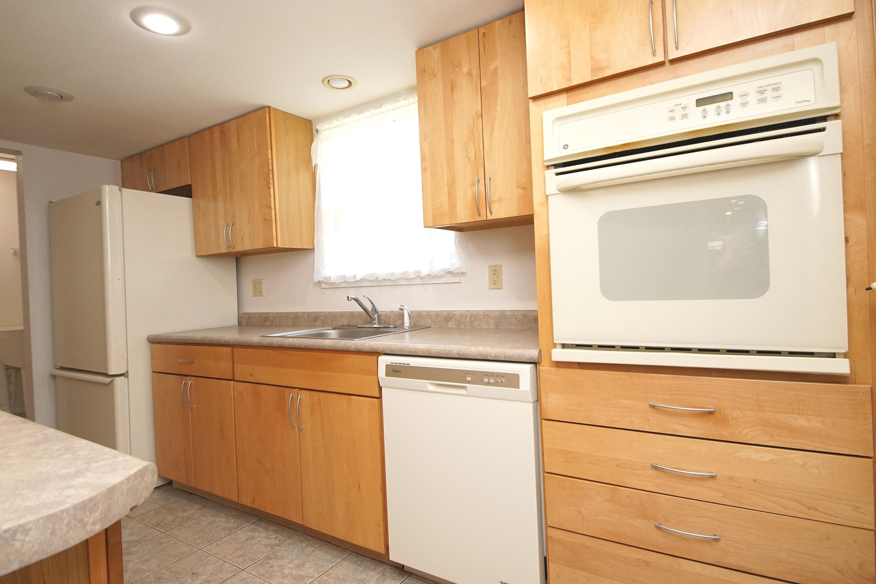 GOLDEN OAKS - Residential