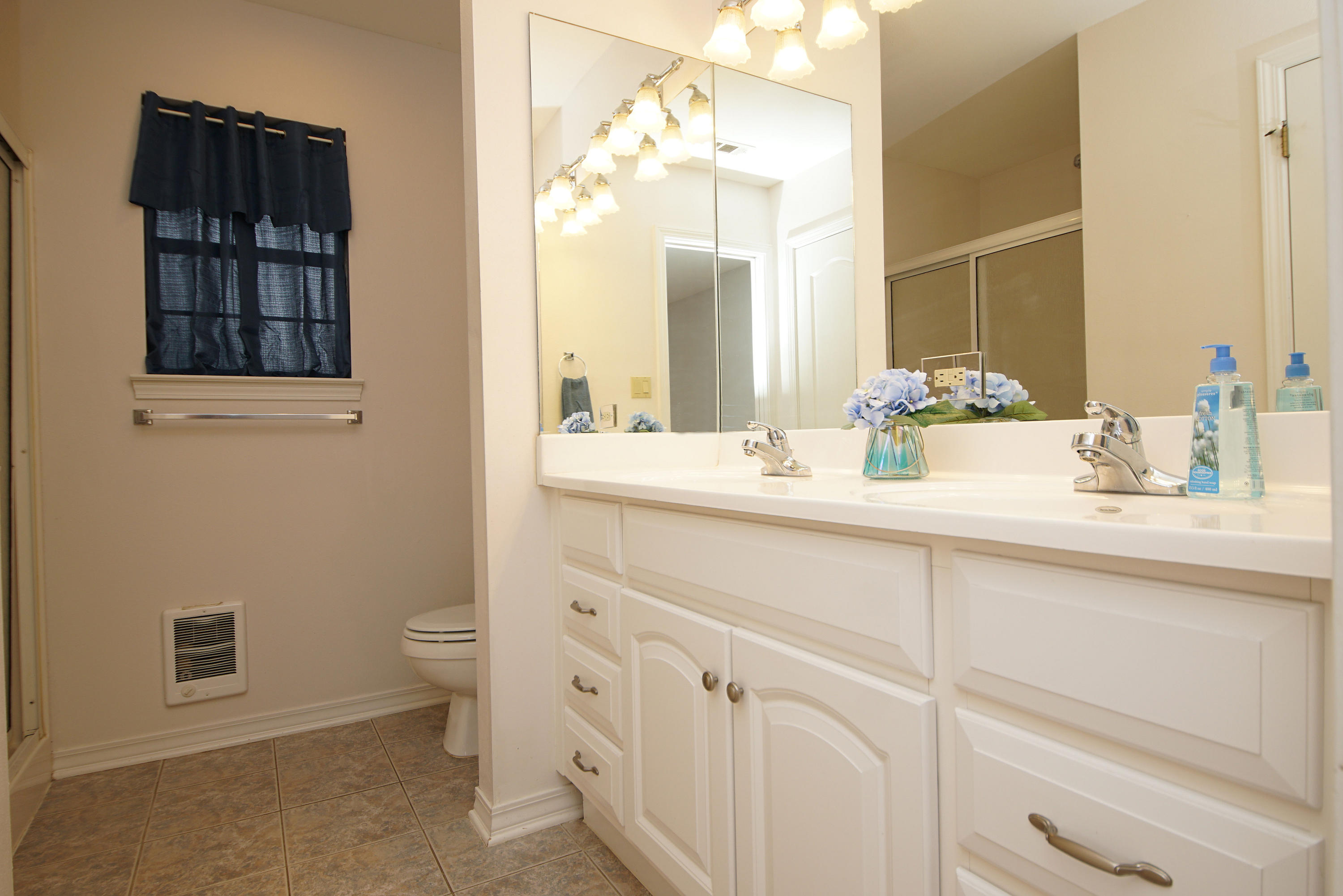 GOLDEN OAKS - Residential