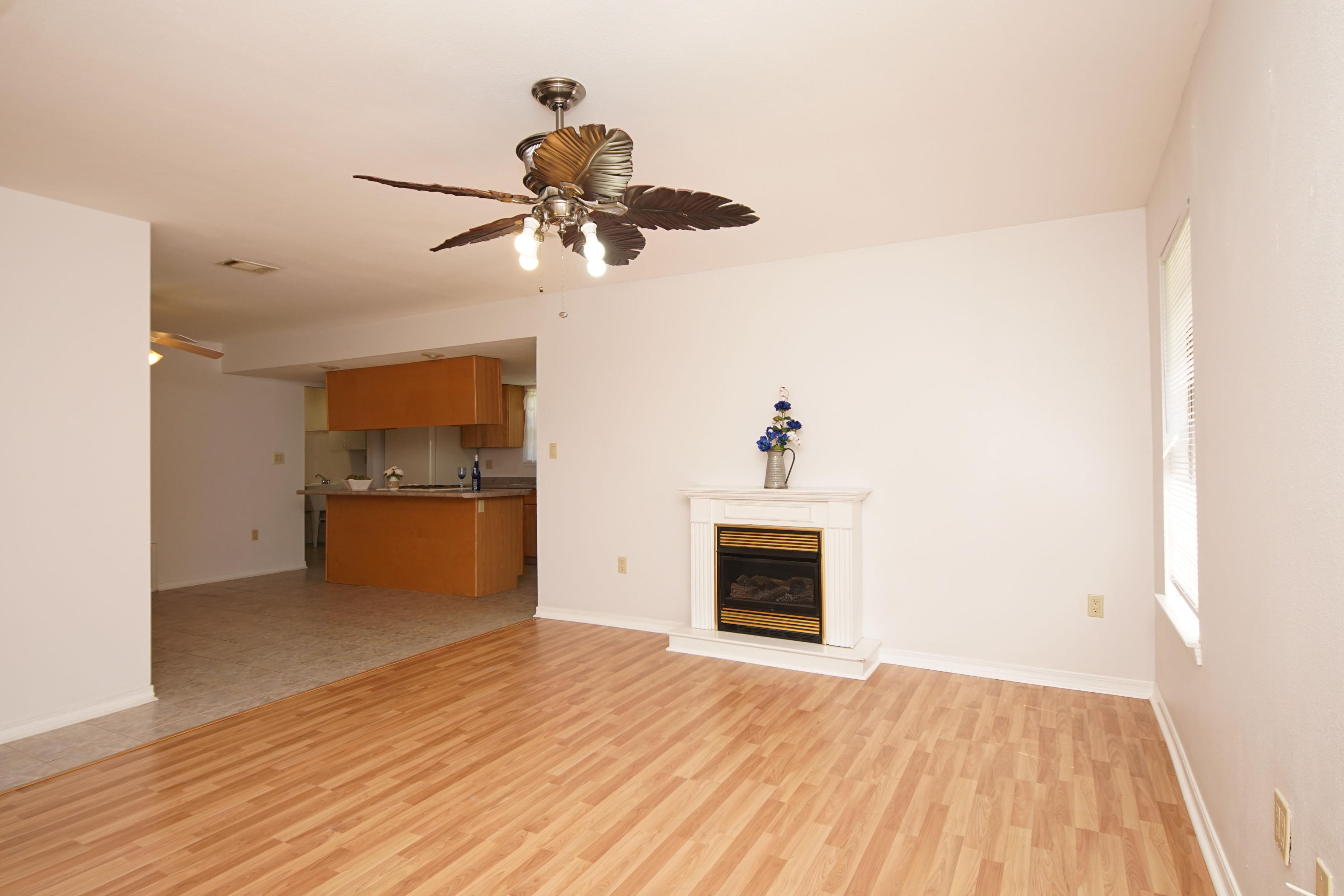 GOLDEN OAKS - Residential