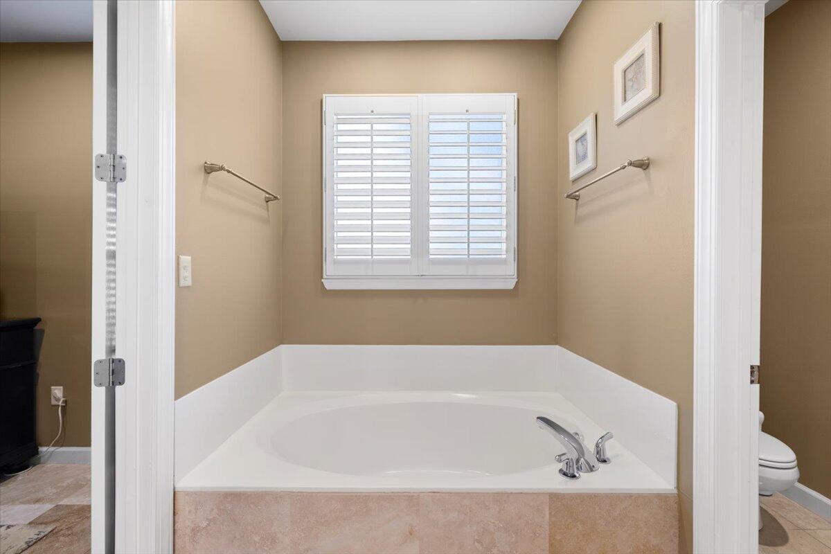 CRYSTAL LAKE II AT SANDESTIN - Residential