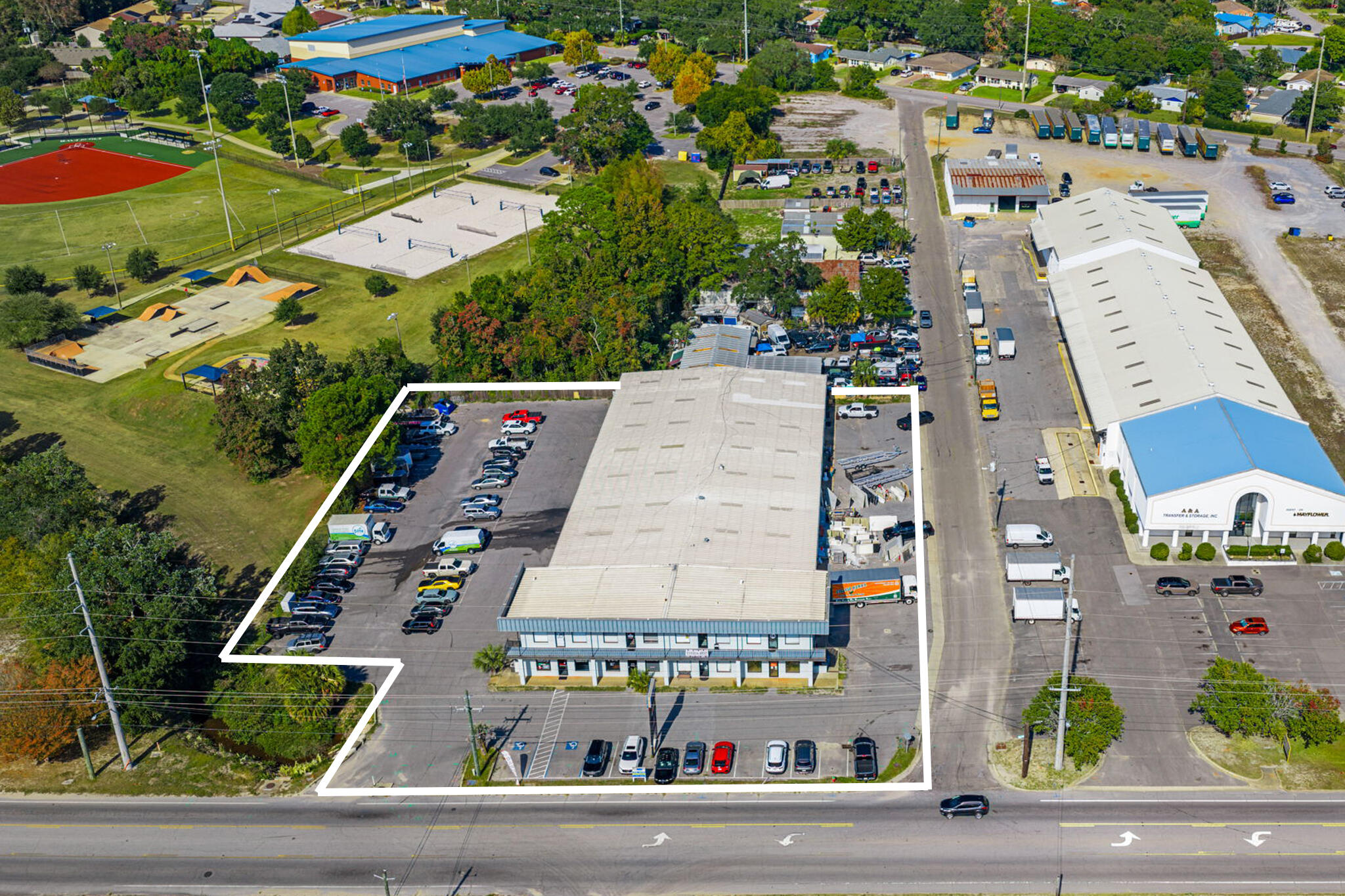 Main image without alt text