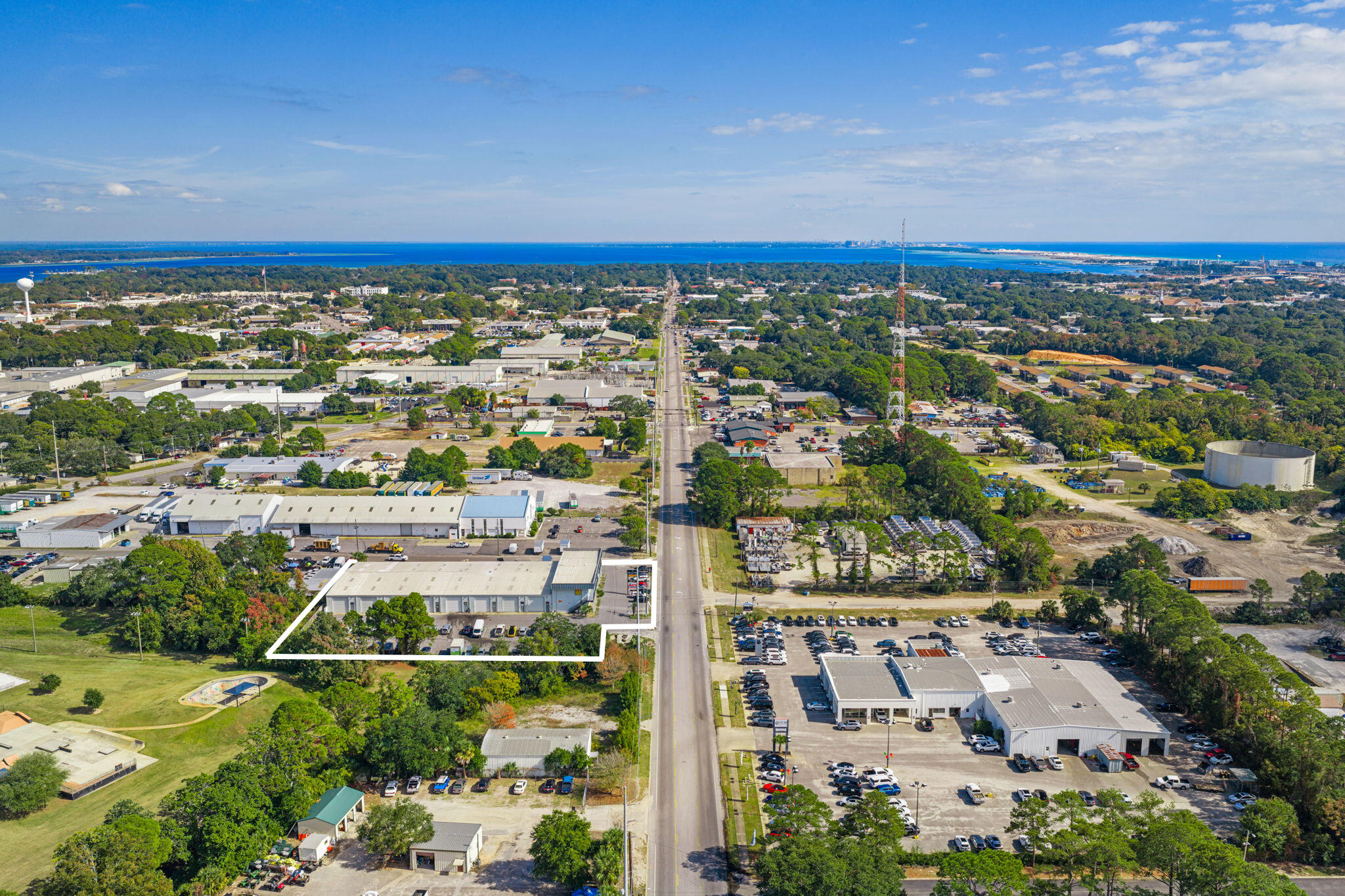 Main image without alt text