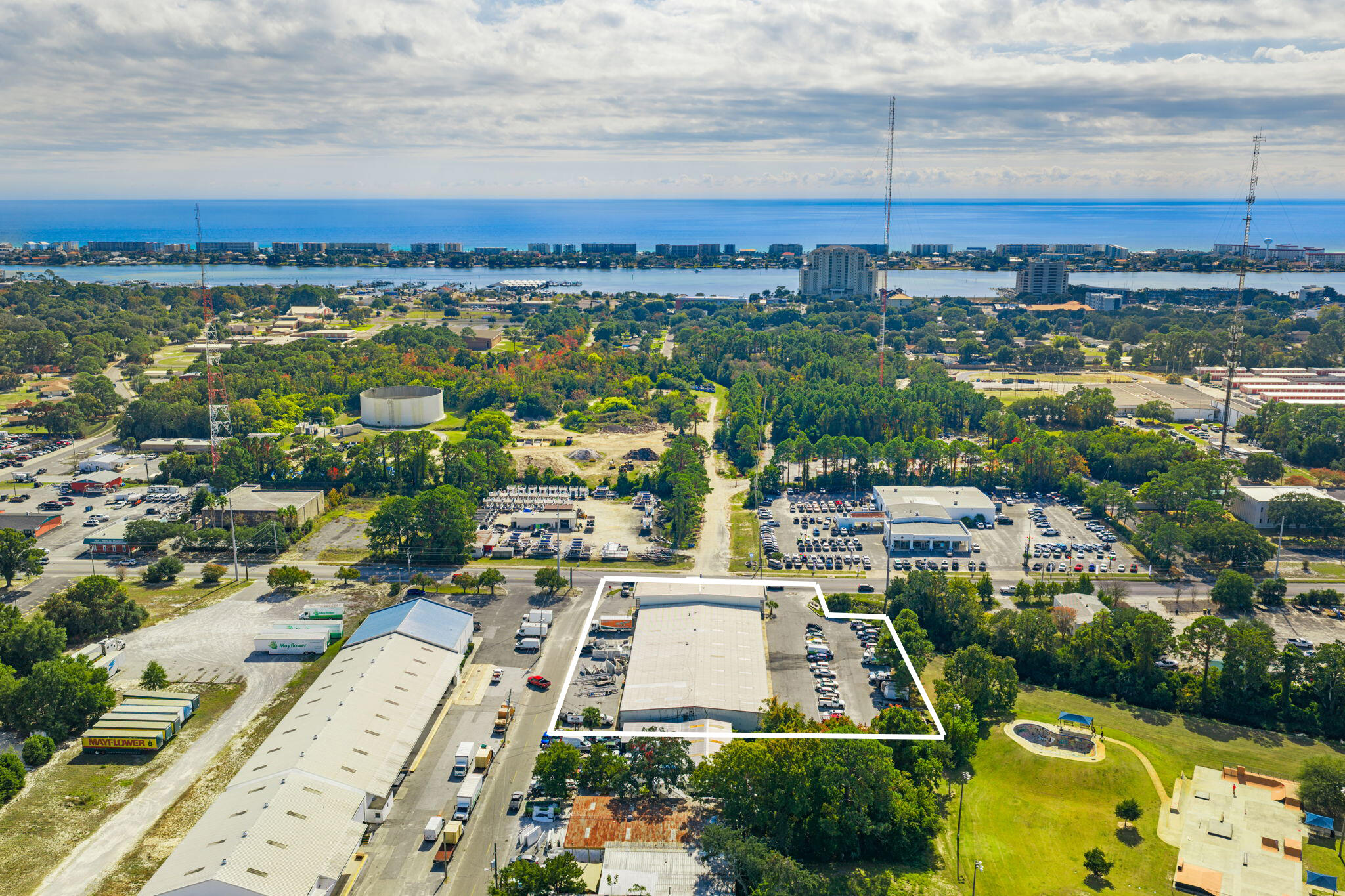 Main image without alt text