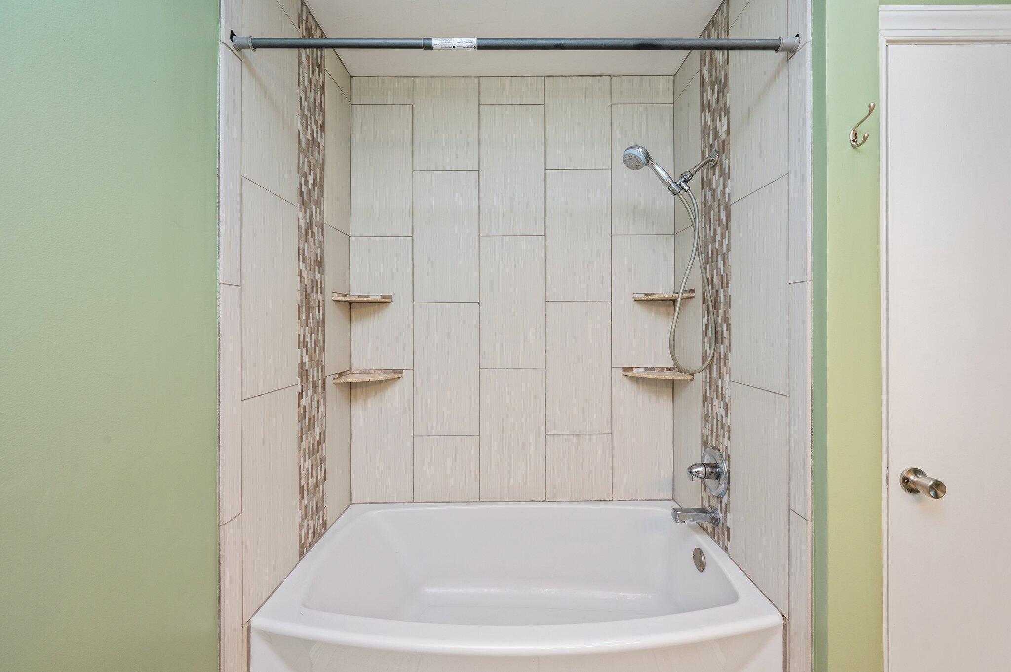 VALPARAISO SHORES - Residential Lease