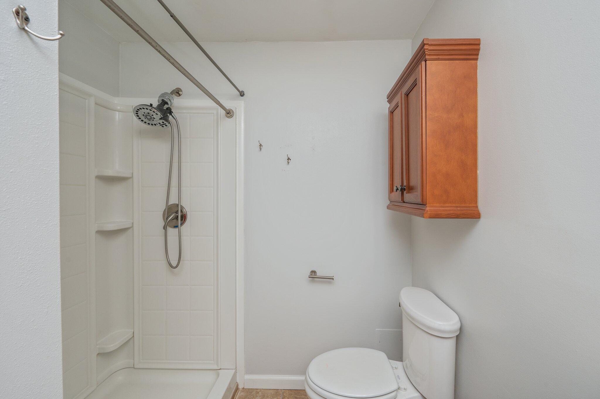 VALPARAISO SHORES - Residential Lease