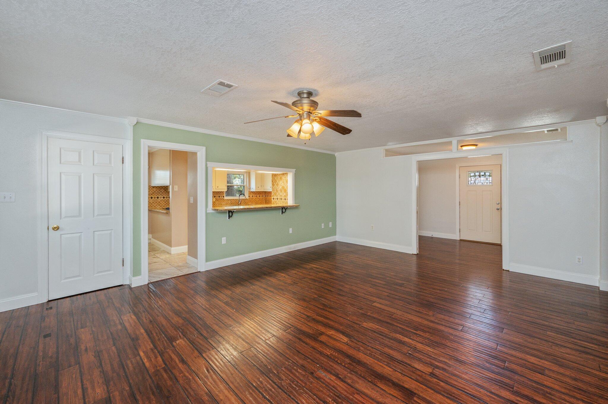 VALPARAISO SHORES - Residential Lease